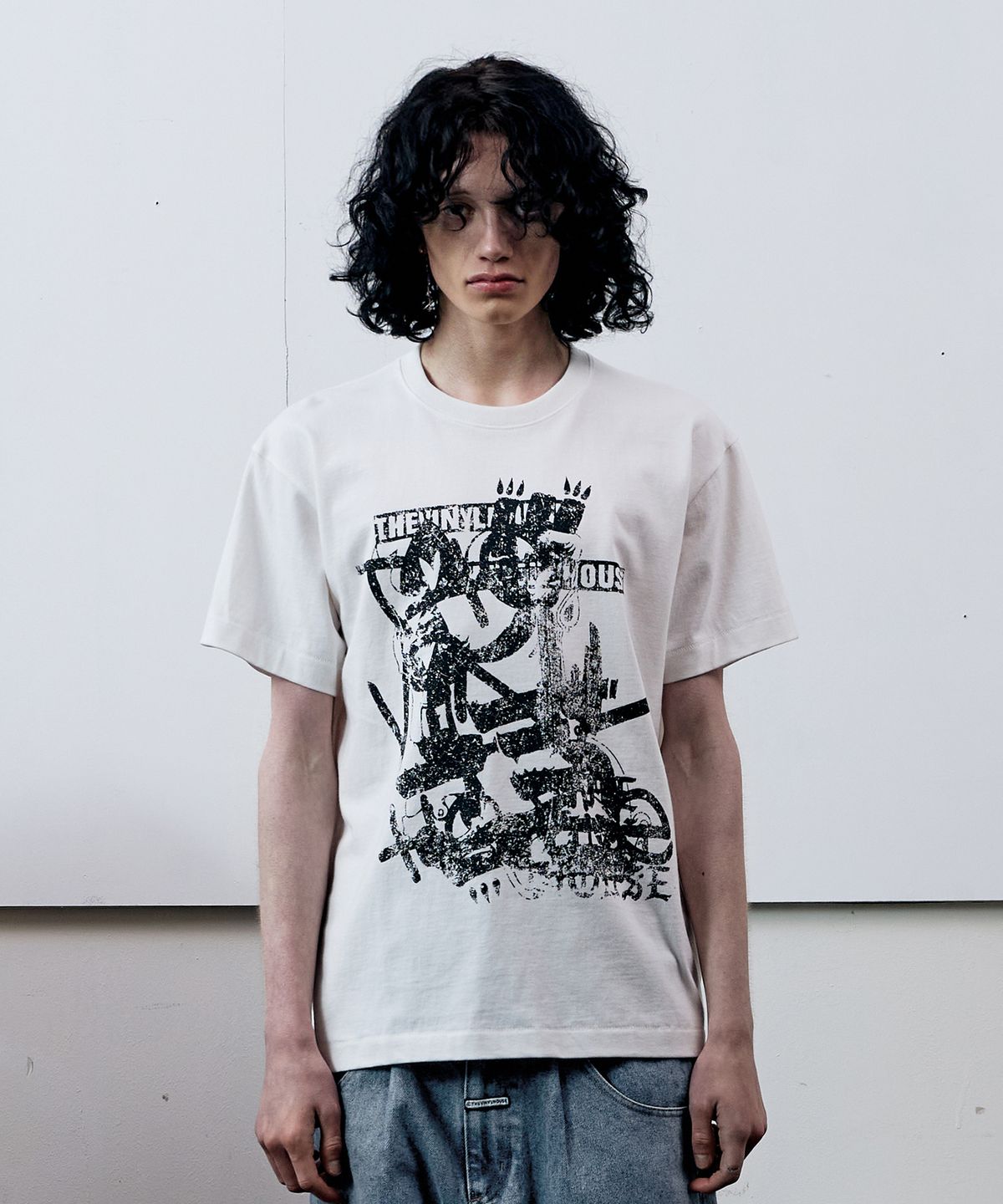 더바이닐하우스(THEVINYLHOUSE) VINTAGE DRAWING TEE WHITE