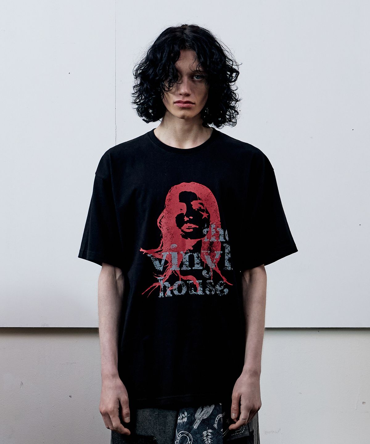 더바이닐하우스(THEVINYLHOUSE) VINTAGE WOMAN TEE BLACK
