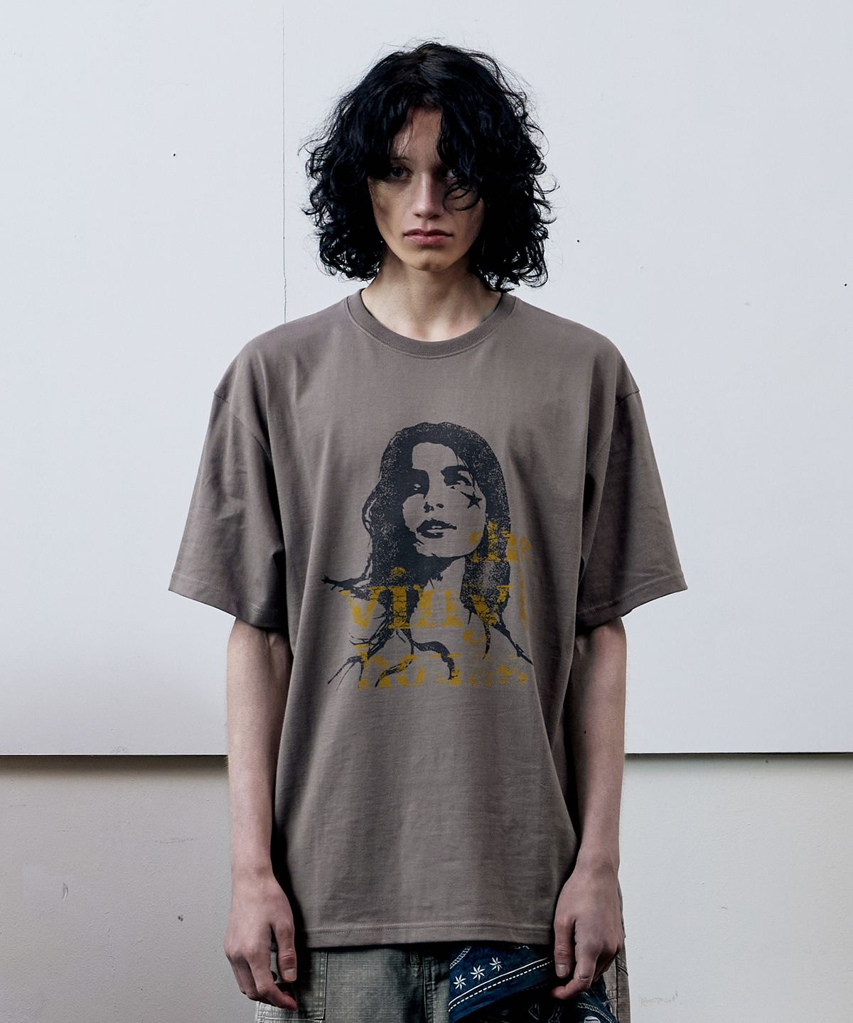 더바이닐하우스(THEVINYLHOUSE) VINTAGE WOMAN TEE MOCHA