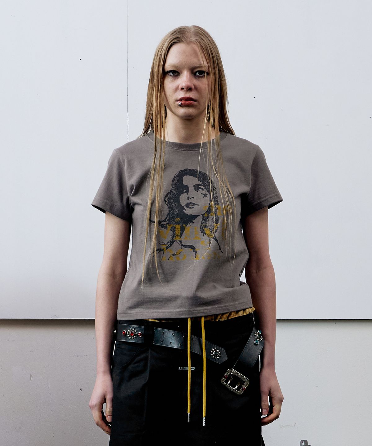 더바이닐하우스(THEVINYLHOUSE) VINTAGE WOMAN TEE MOCHA