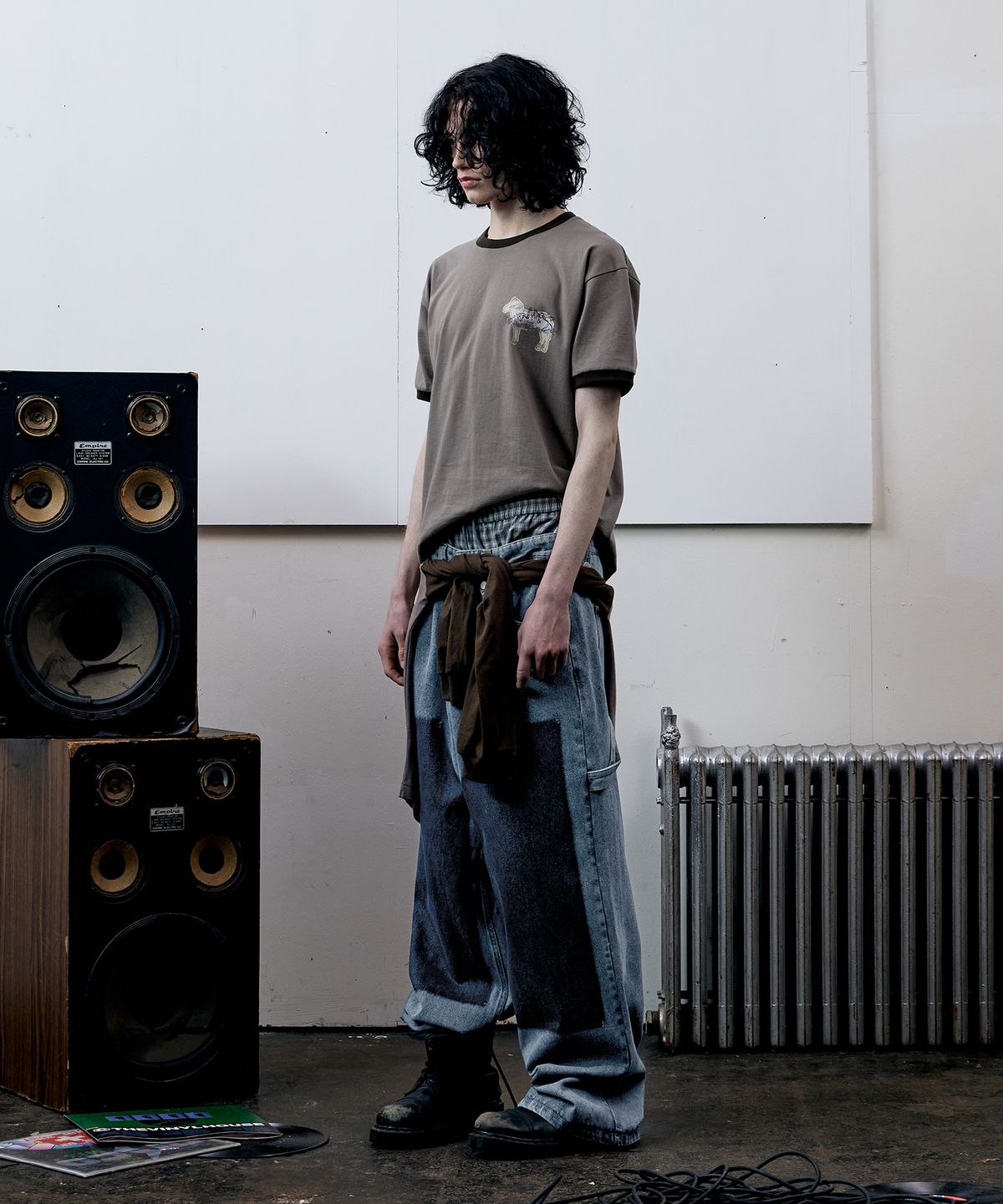 더바이닐하우스(THEVINYLHOUSE) HORSE STICKER TEE MOCHA