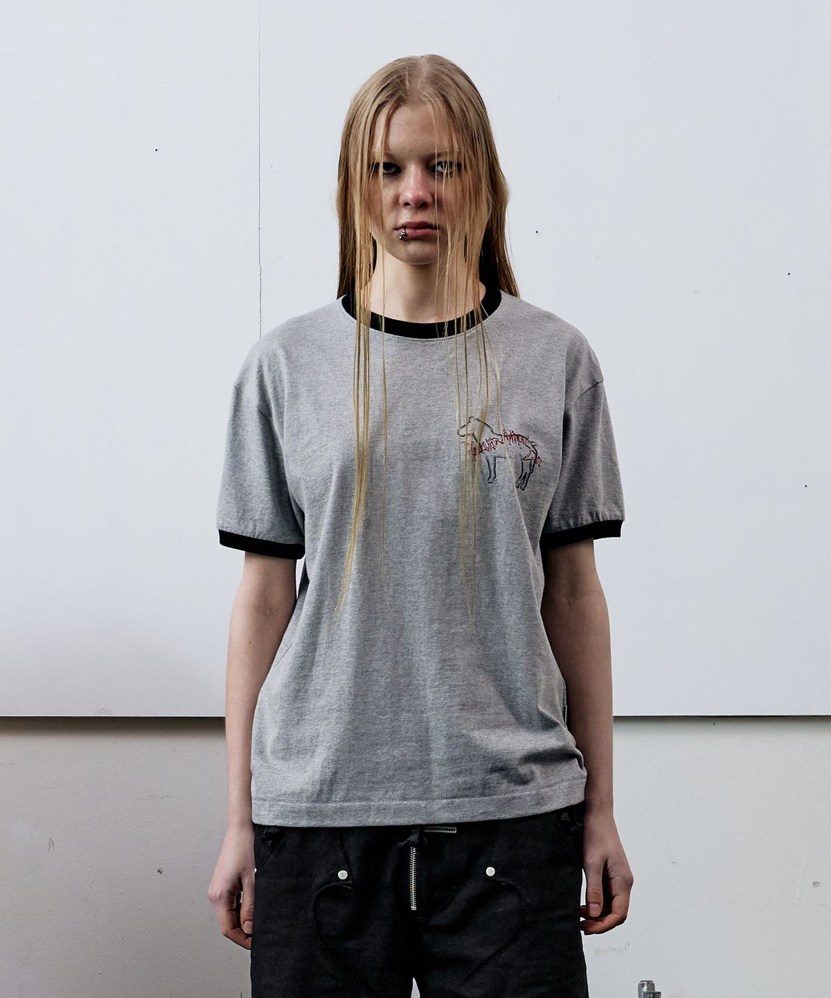 더바이닐하우스(THEVINYLHOUSE) HORSE STICKER TEE GREY