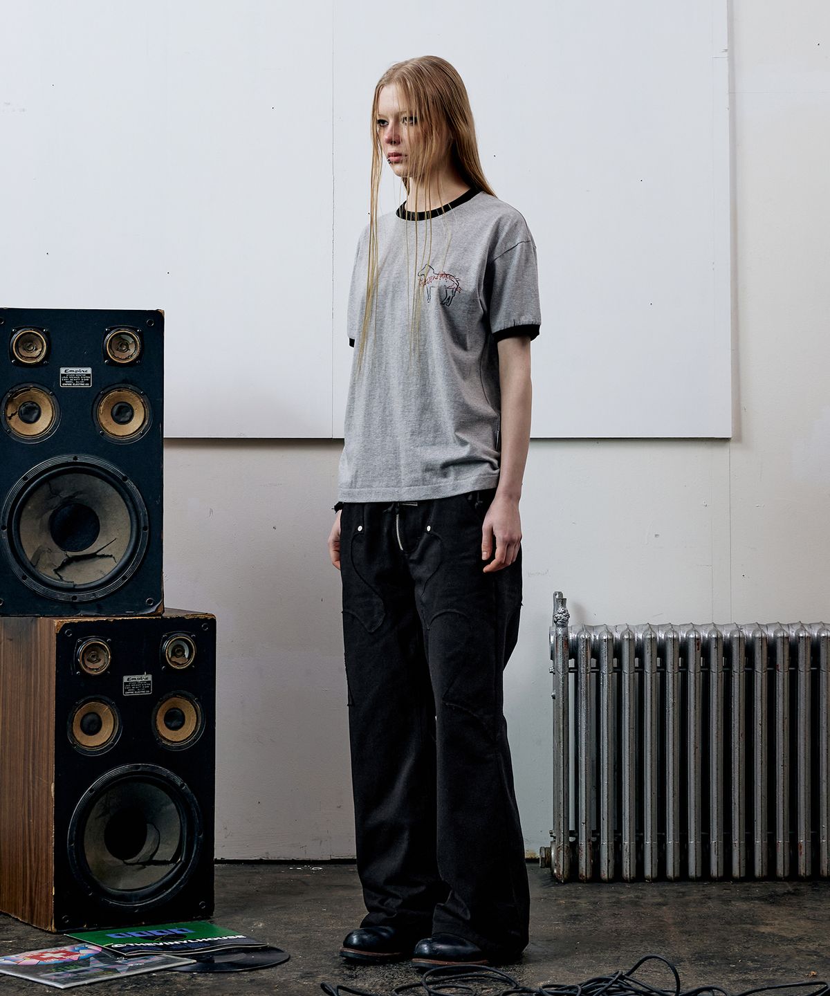 더바이닐하우스(THEVINYLHOUSE) HORSE STICKER TEE GREY