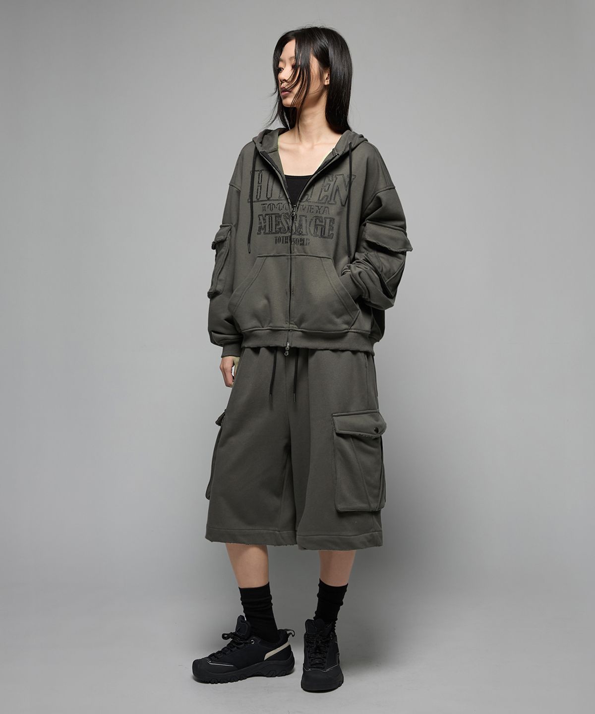 헤더헬렌(HEDER HELEN) Damage cargo bermuda PT charcoal