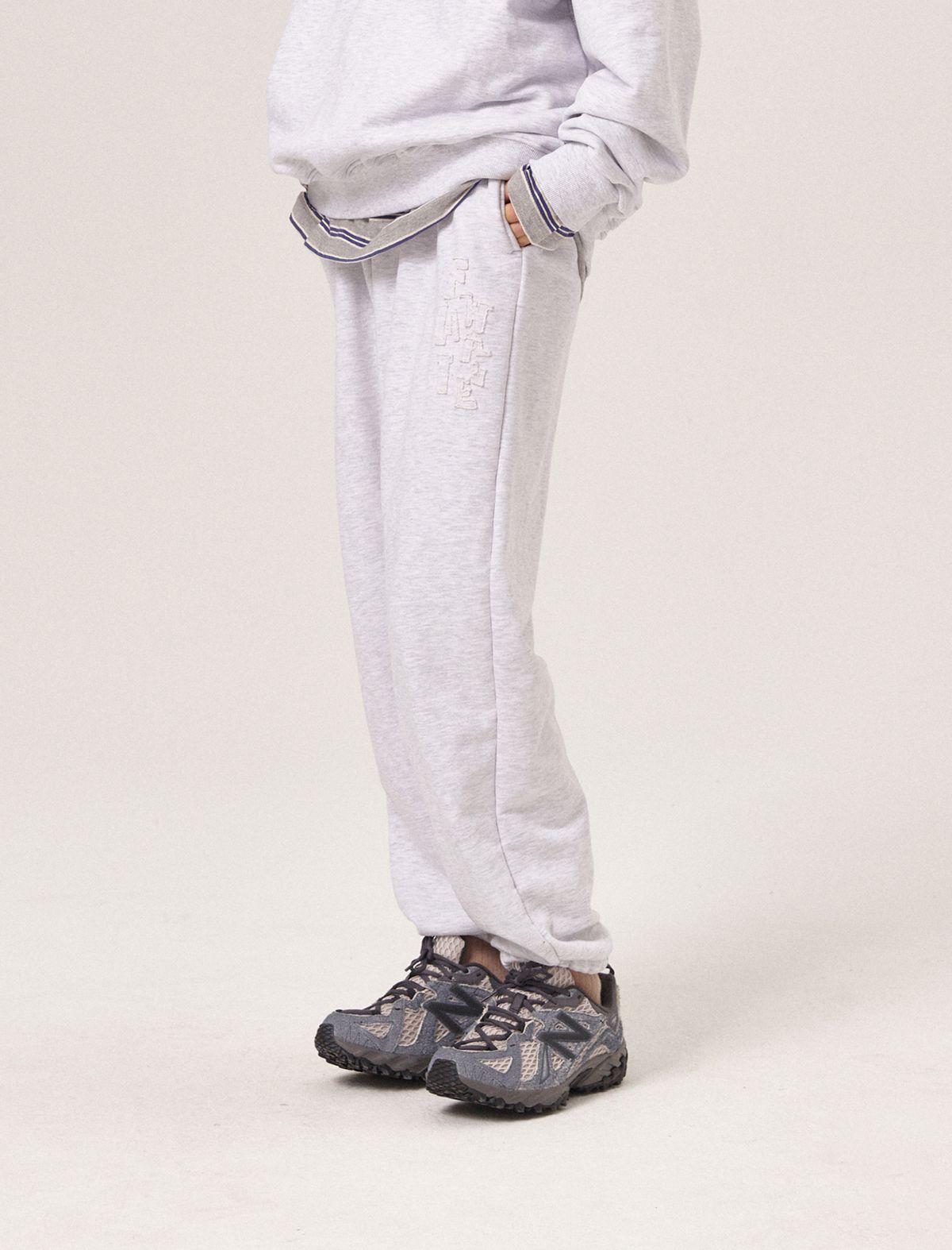 플랫웨이브 인 서울(FLATWAVE IN SEOUL) Soulu Patchwork Sweatpants Light Grey Melange