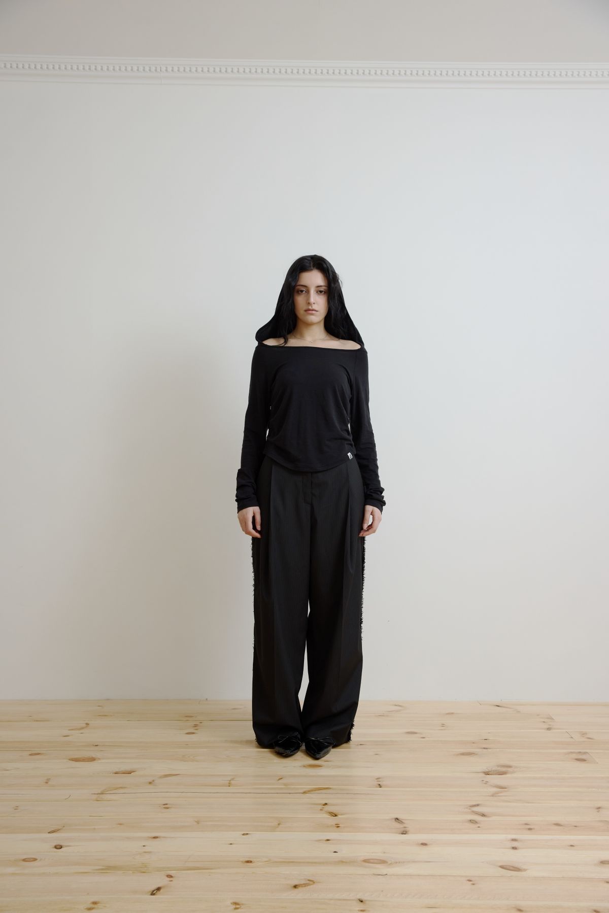 미와이후(MIYHOO) OHNE OFFSHOULDER HOODIE (BLACK)