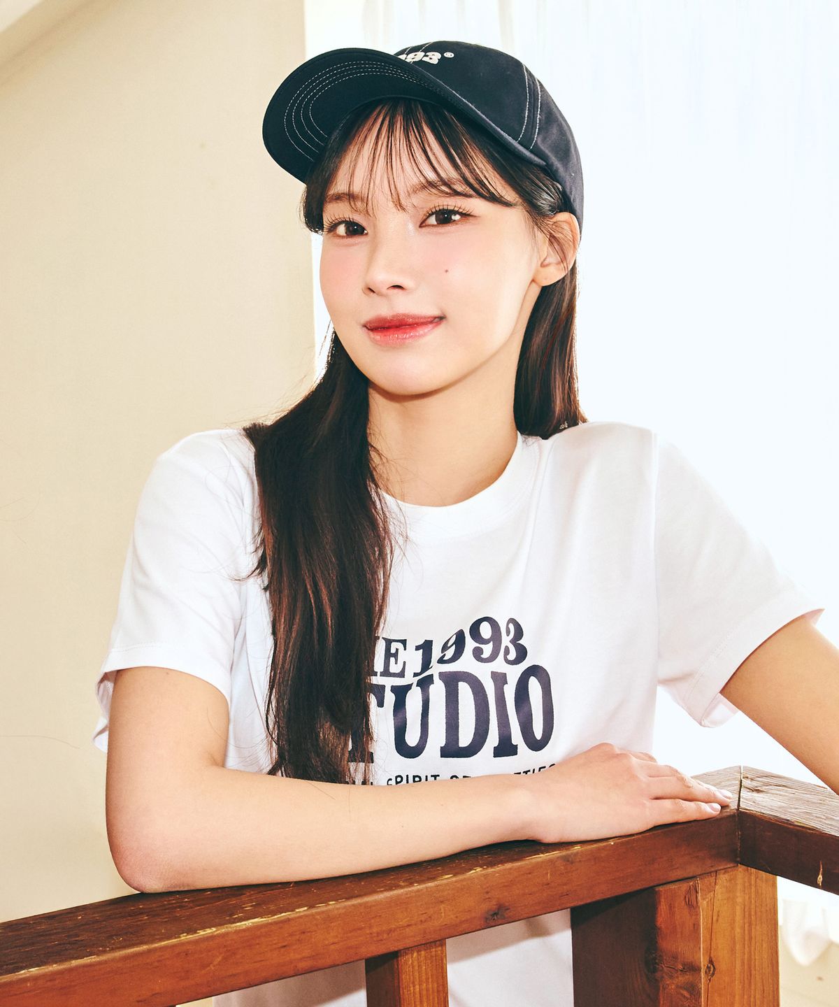1993스튜디오(1993STUDIO) 스튜디오 우먼 레귤러핏 티셔츠_화이트