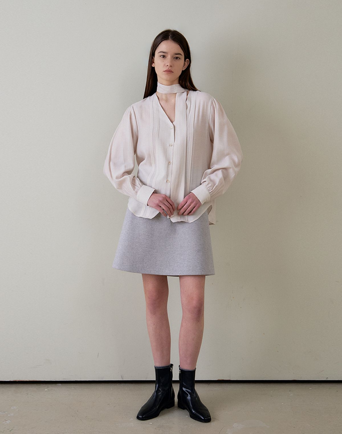 지에마르(GIEMAR) V NECK SCARF BLOUSE PINK   브이넥 스카프 블라우스 핑크