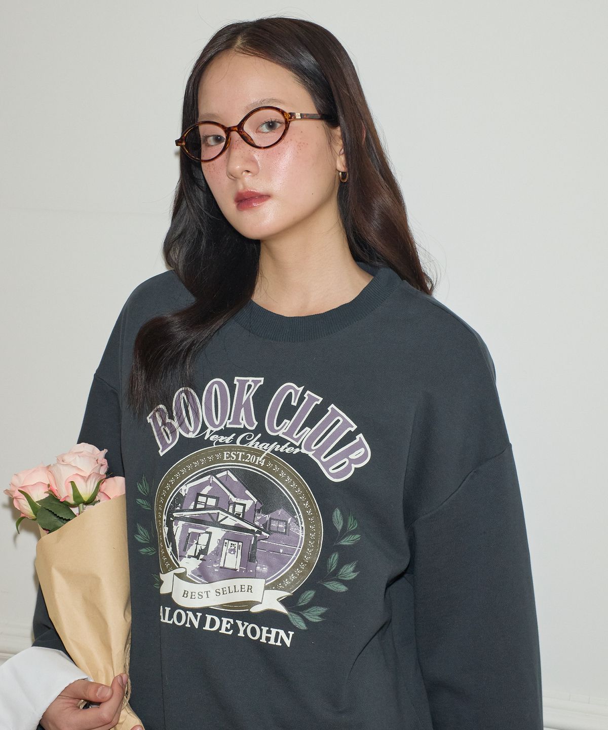 살롱 드 욘(SALON DE YOHN) Logo Book Club Cuffs Sweatshirt_ Charcoal