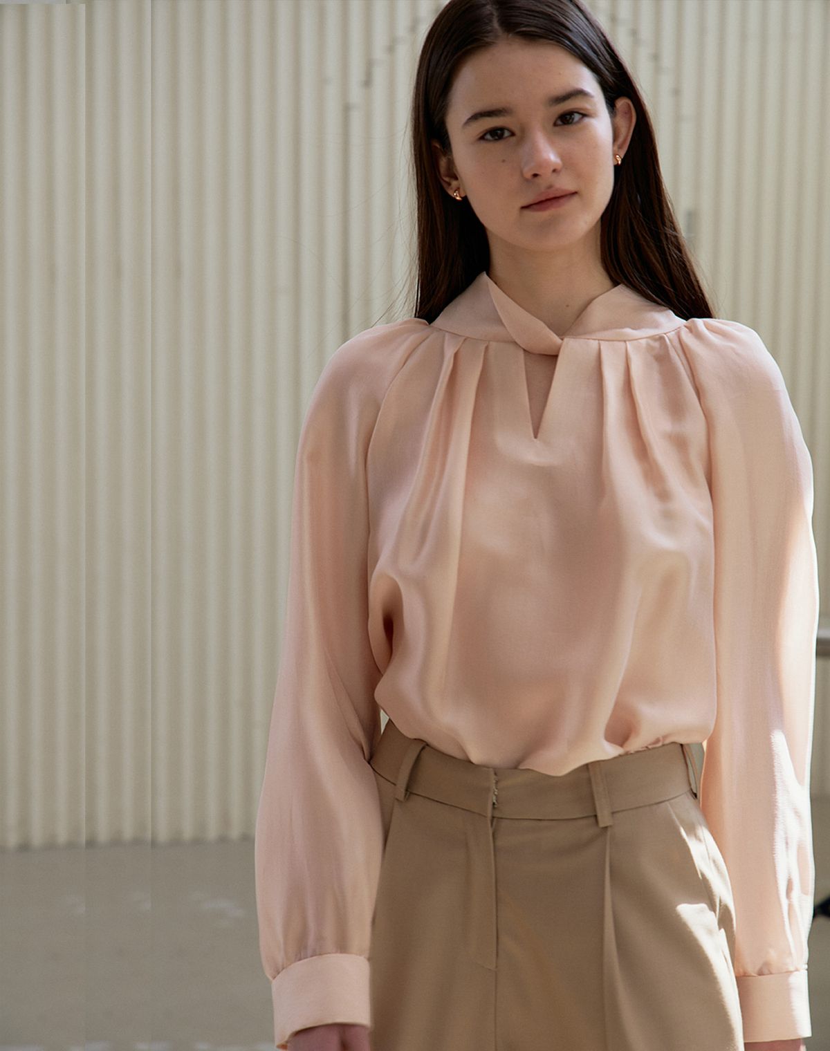지에마르(GIEMAR) TWIST TWO WAY TIE BLOUSE Y PEACH   트위스트 투웨이 타이 블라우스  피치 5차