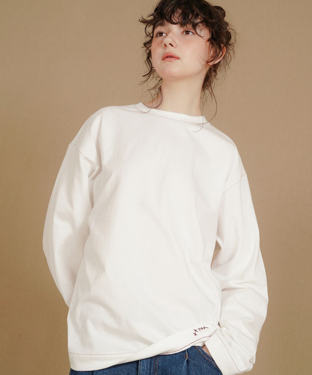더블유브이프로젝트(WV PROJECT) 하이드 긴팔티셔츠 아이보리 JILT7789