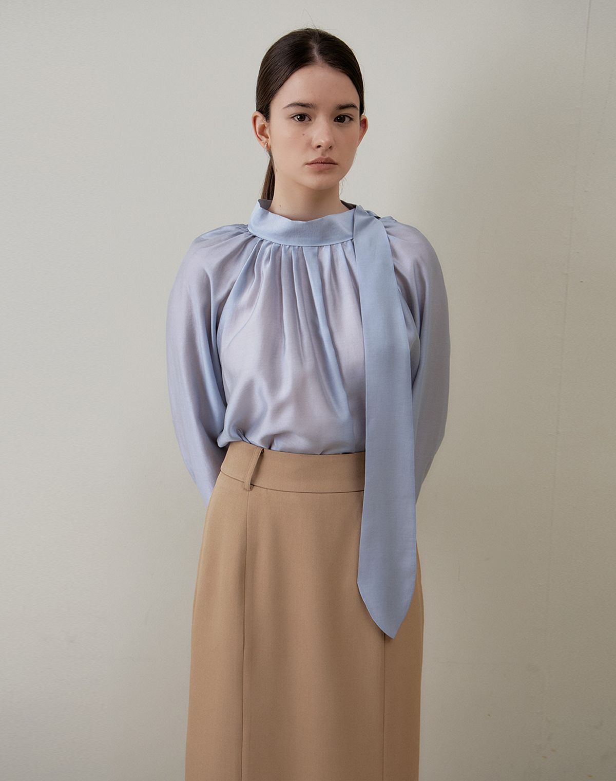 지에마르(GIEMAR) SIDE TIE BLOUSE SKY BLUE   사이드 타이 블라우스 스카이블루