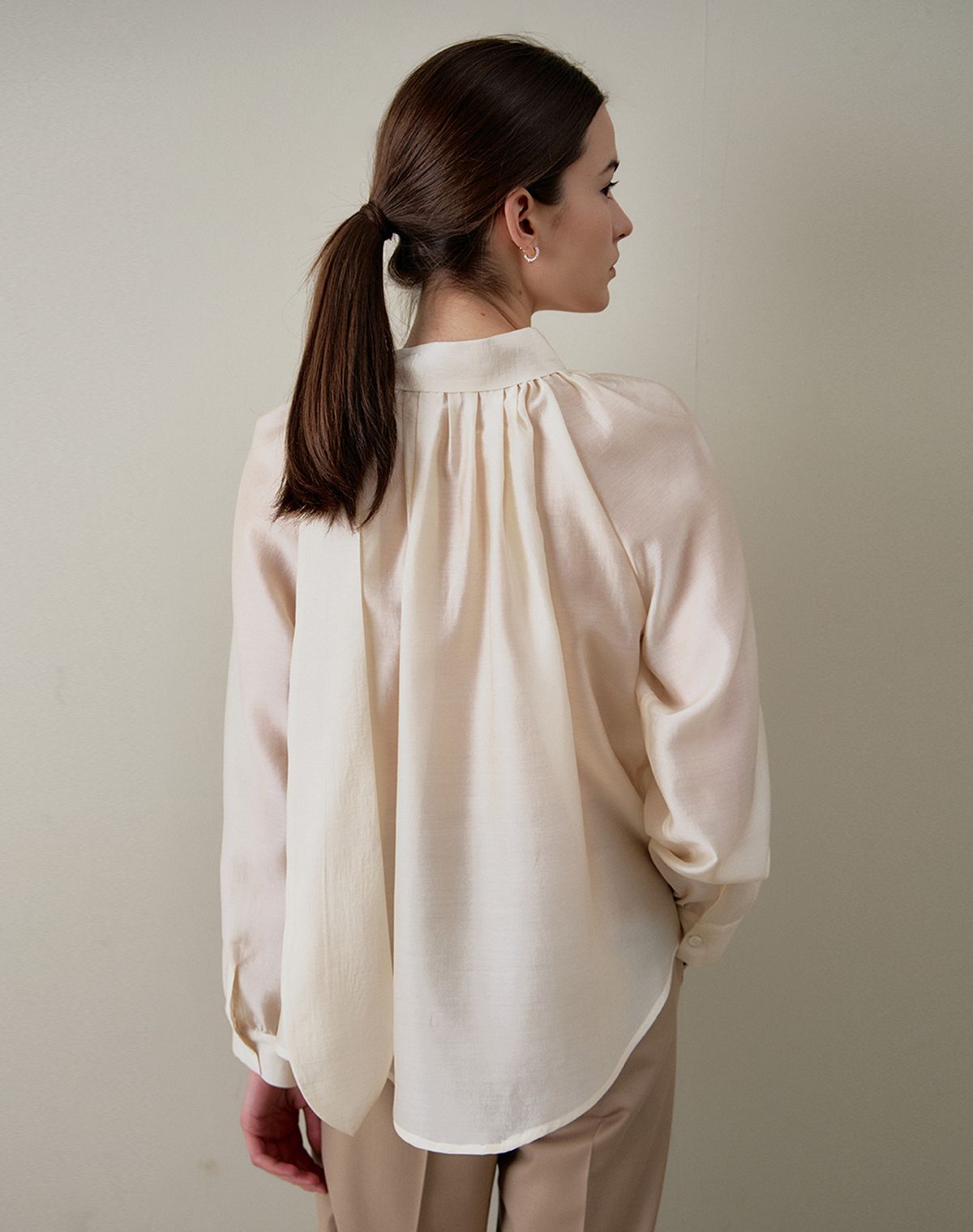 지에마르(GIEMAR) SIDE TIE BLOUSE IVORY   사이드 타이 블라우스 아이보리