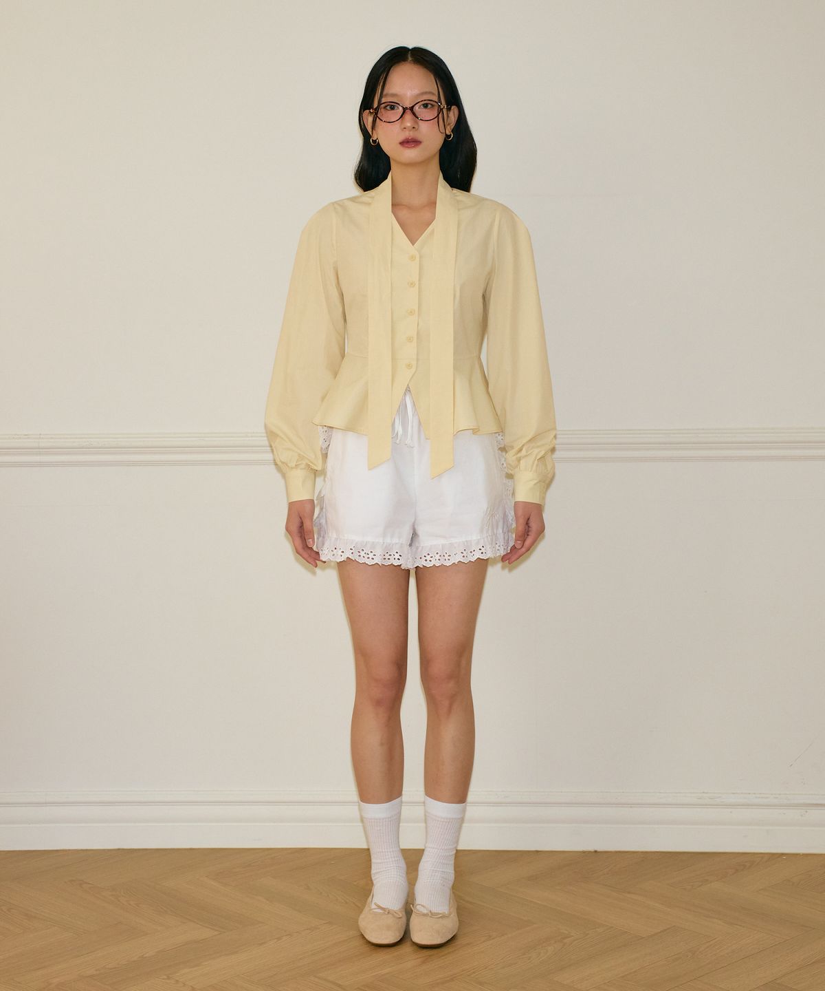 살롱 드 욘(SALON DE YOHN) V-neck Tie Cotton Blouse_ Lemon
