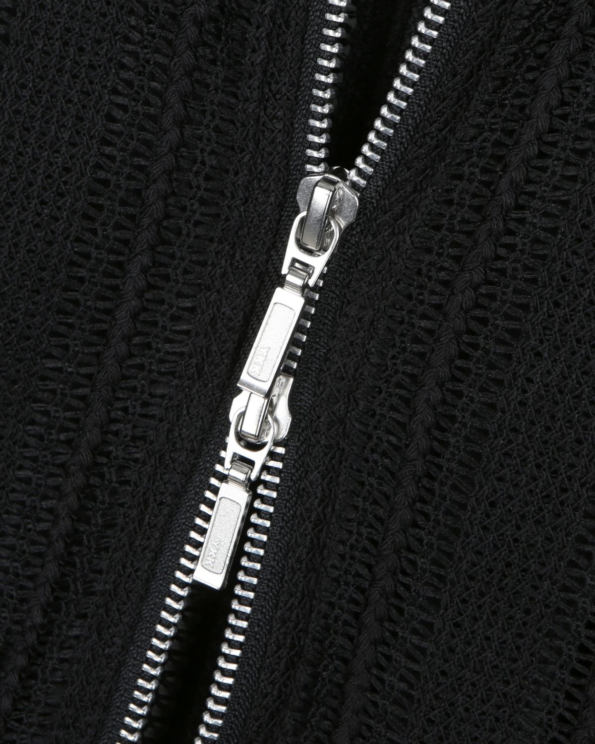 비슬로우(BESLOW) SEE-THROUGH JACQUARD HIGH NECK ZIP-UP BLACK