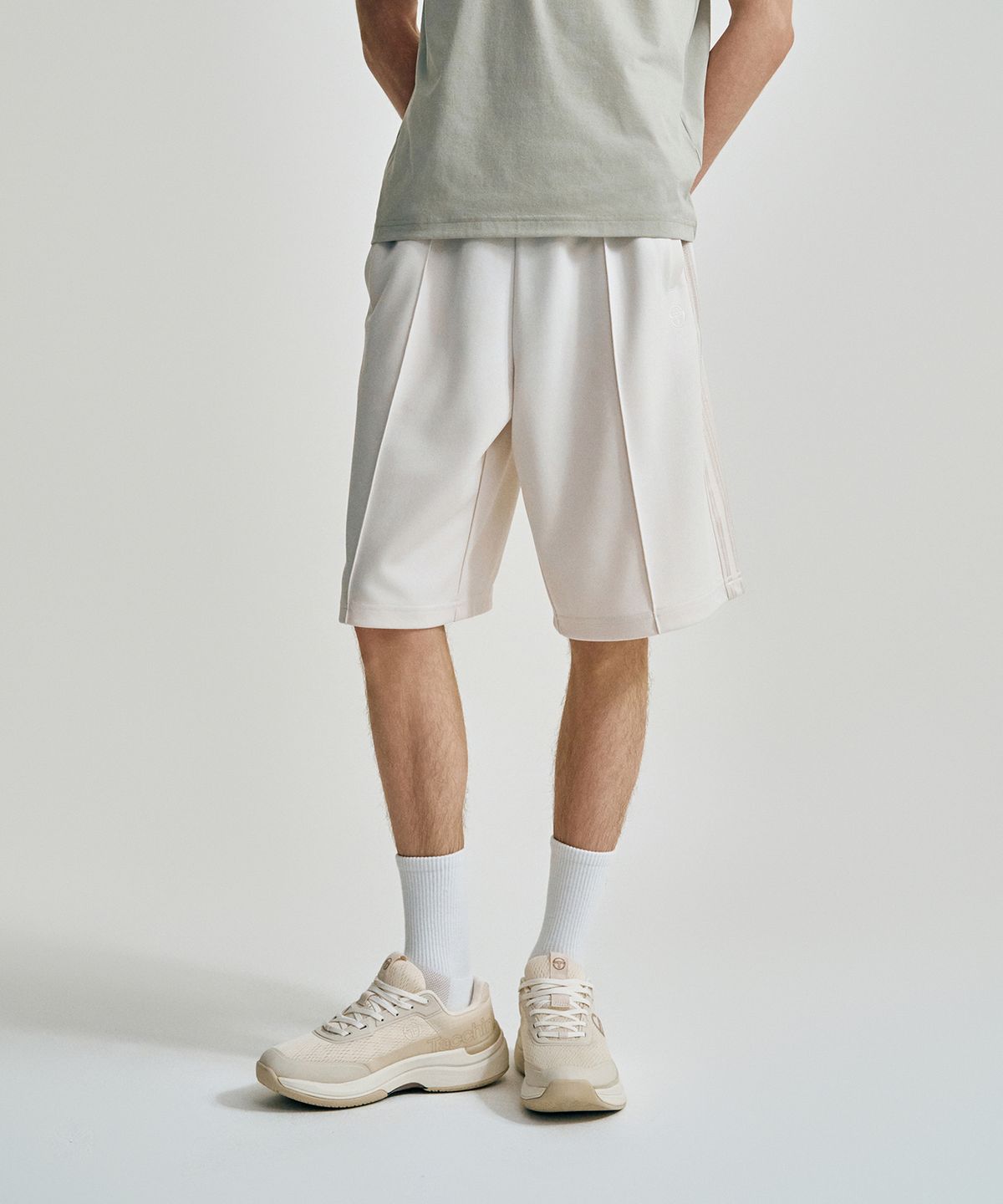세르지오 타키니(SERGIO TACCHINI) M 타키니 모던 트랙 버뮤다 팬츠 (Ivory)