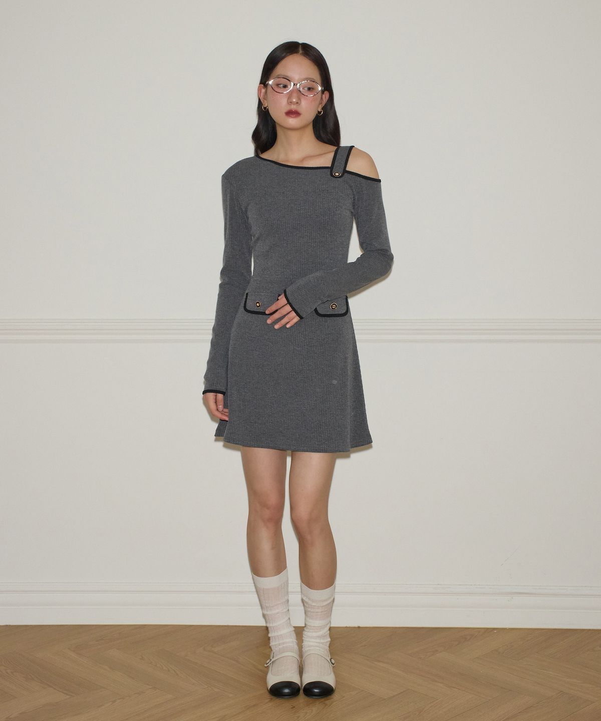 살롱 드 욘(SALON DE YOHN) One Shoulder Long Sleeve Mini Dress_ Charcoal