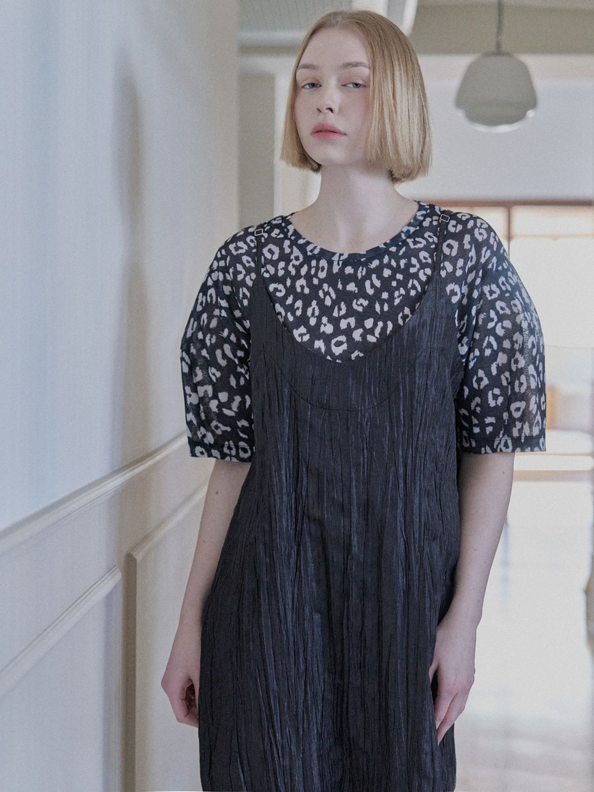 아방(AVANT-G) Leopard Short Sleeve T-Shirt - BLACK