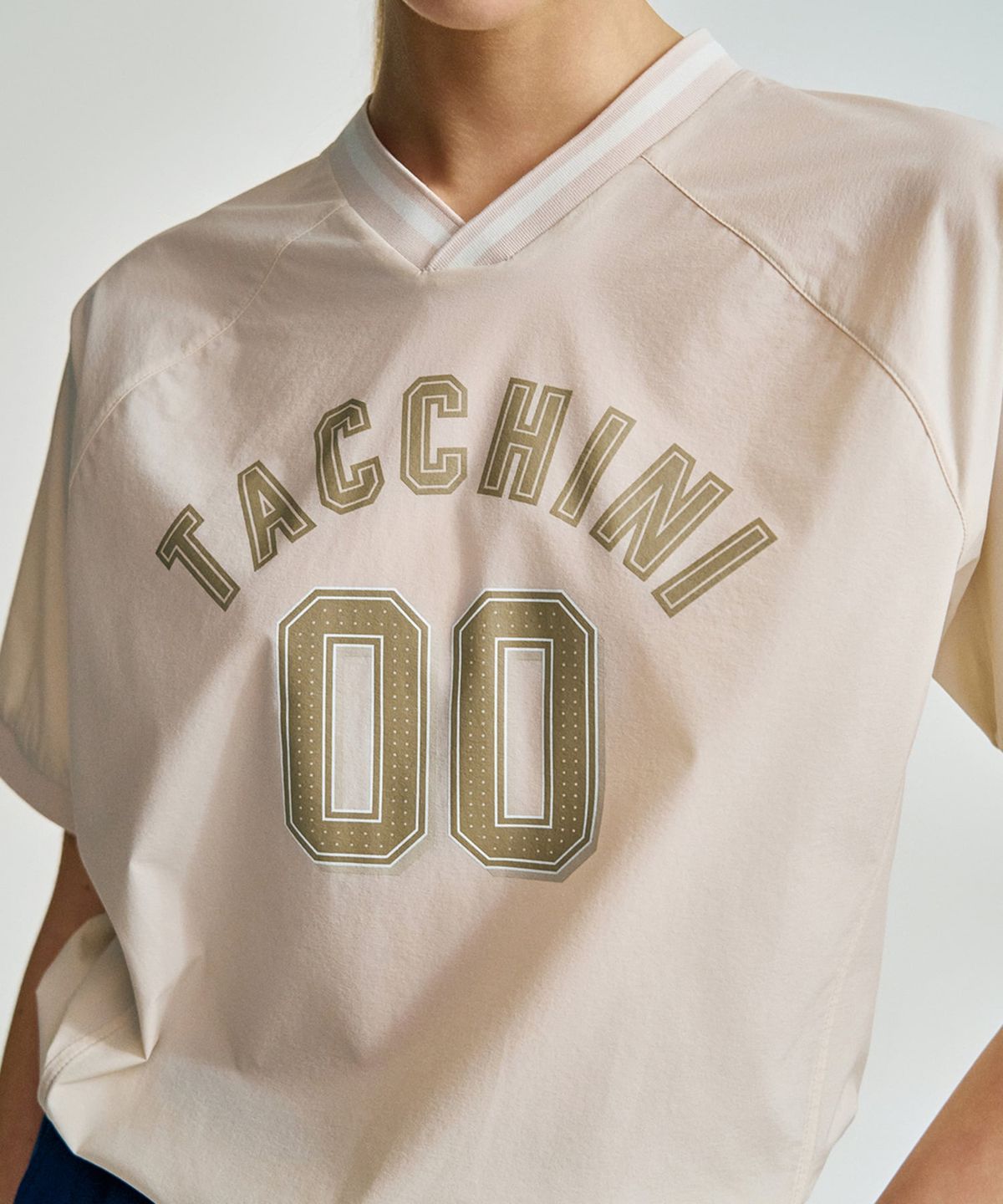 세르지오 타키니(SERGIO TACCHINI) W 컴포트쿨 경량 브이넥 우븐 반팔 티셔츠 (Ivory)
