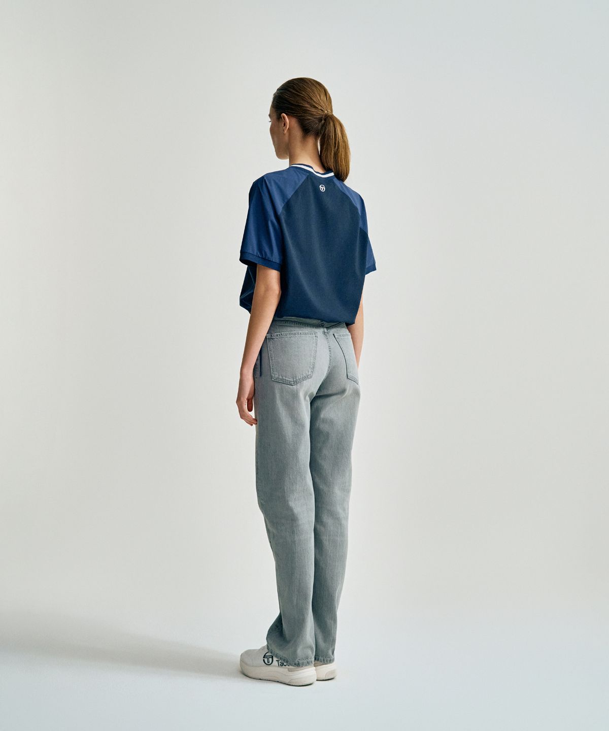 세르지오 타키니(SERGIO TACCHINI) W 컴포트쿨 경량 브이넥 우븐 반팔 티셔츠 (Navy)