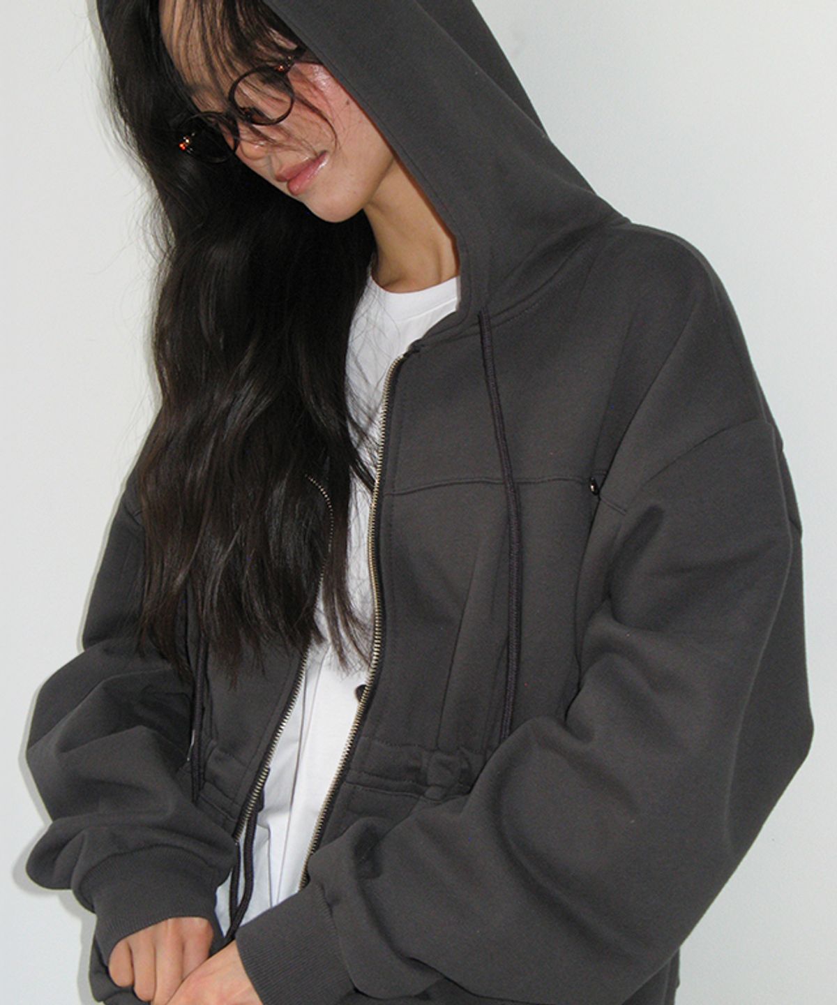 론론(RONRON) PENDANT SHIRRING HOODIE ZIP UP CHARCOAL
