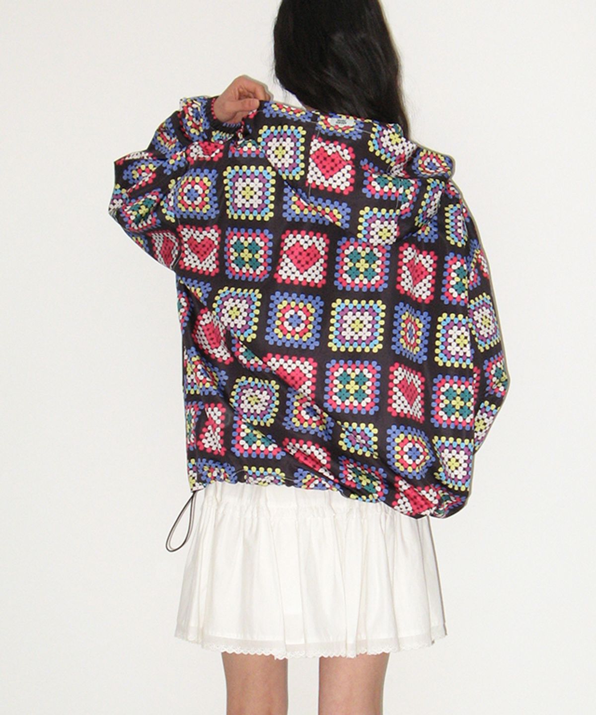 론론(RONRON) HEART CROCHET PATTERN HOODED WINDBREAKER JUMPER BLACK