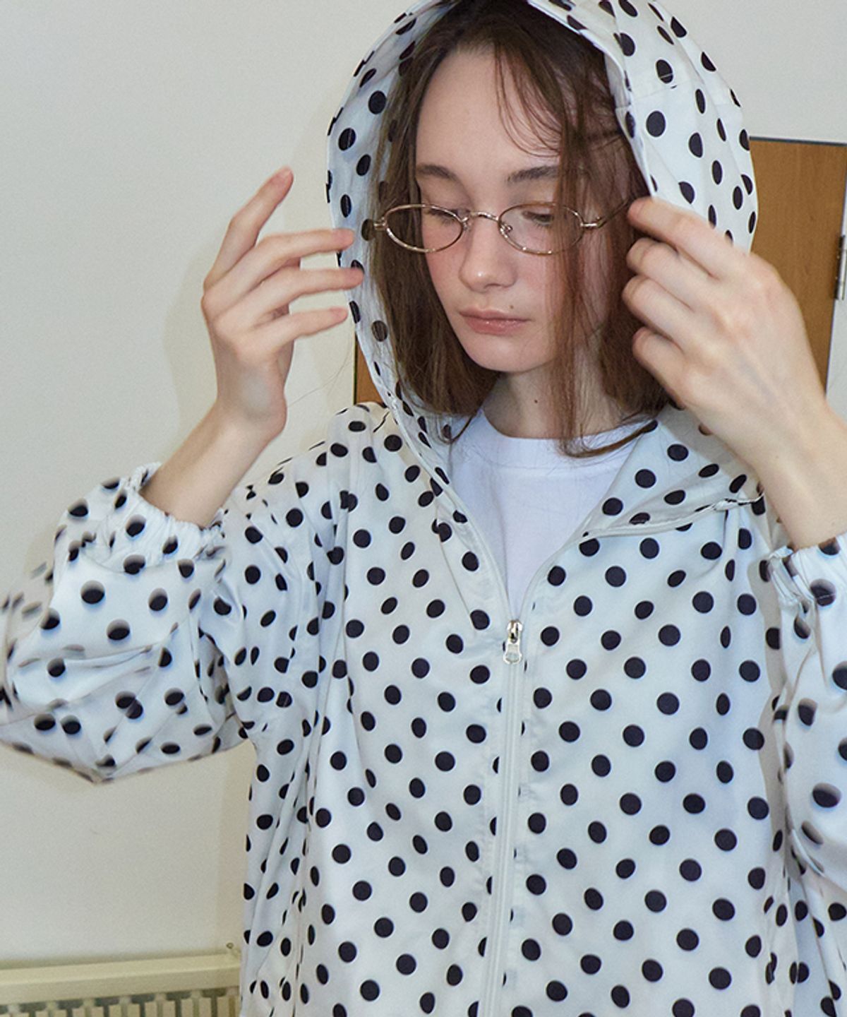 론론(RONRON) HOODED WINDBREAKER JUMPER WHITE BLACK DOT