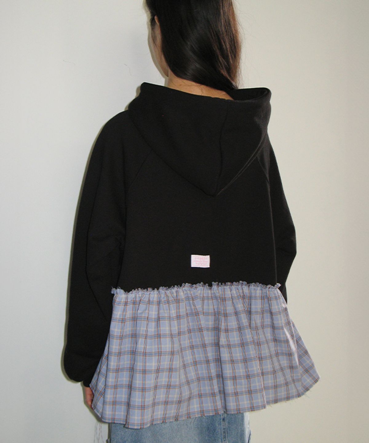론론(RONRON) PENDANT CHECK CANCAN FRILL HOODIE BLACK