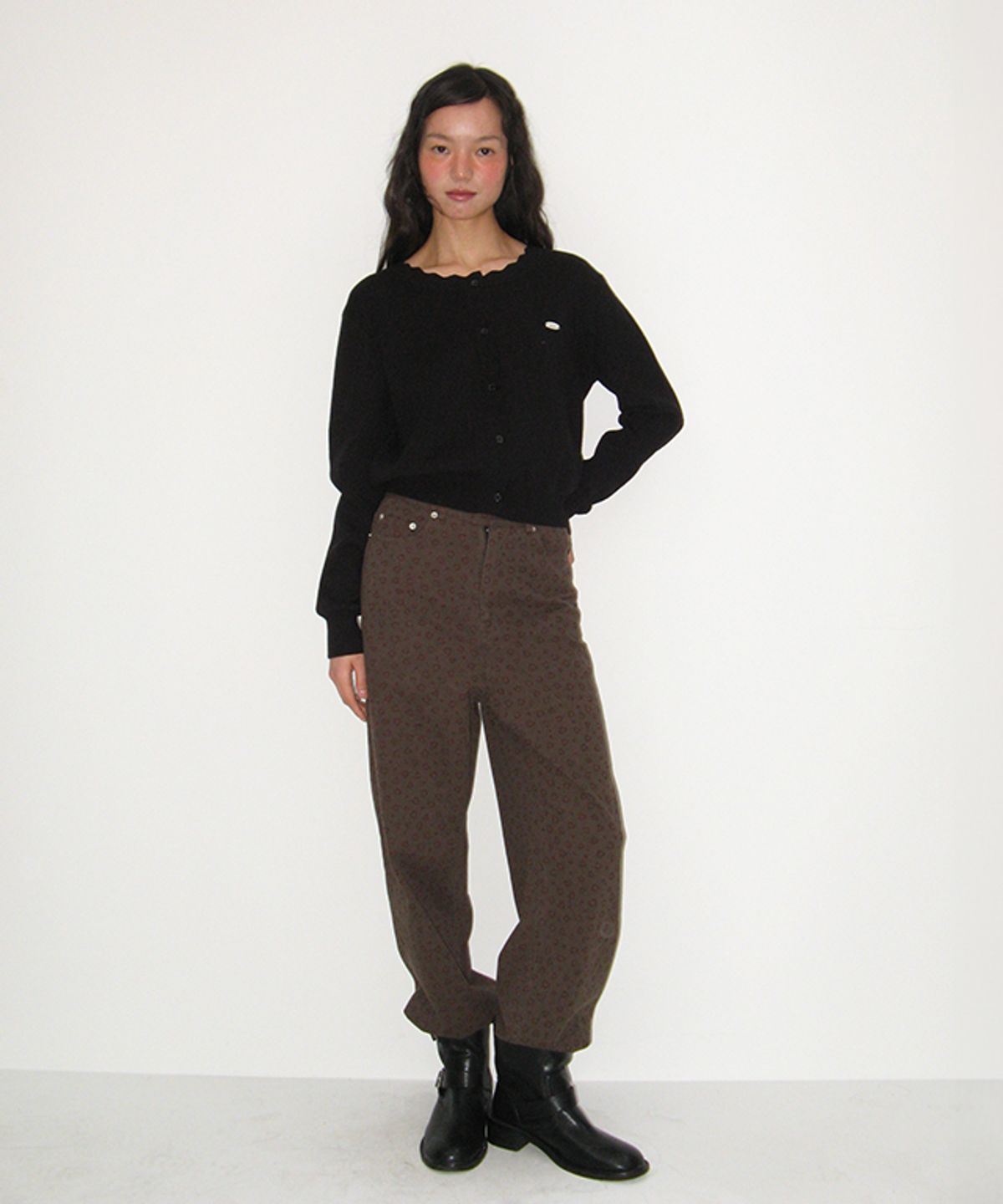 론론(RONRON) SCALLOP LINED BASIC KNIT CARDIGAN BLACK