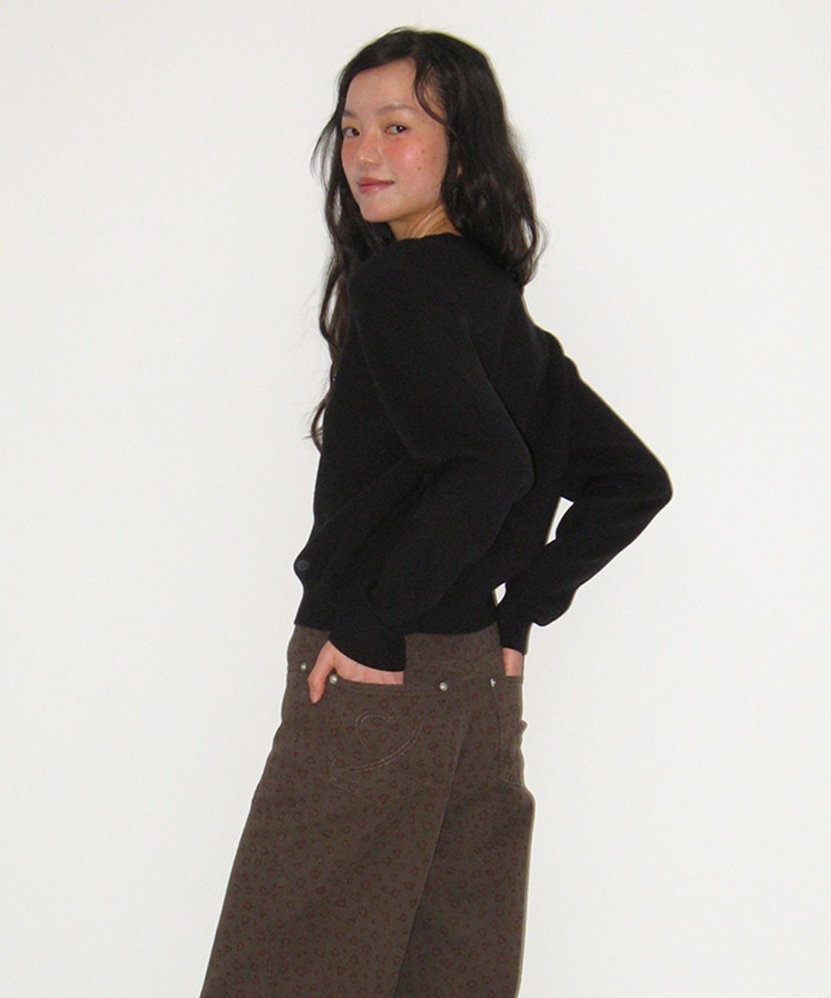 론론(RONRON) SCALLOP LINED BASIC KNIT CARDIGAN BLACK