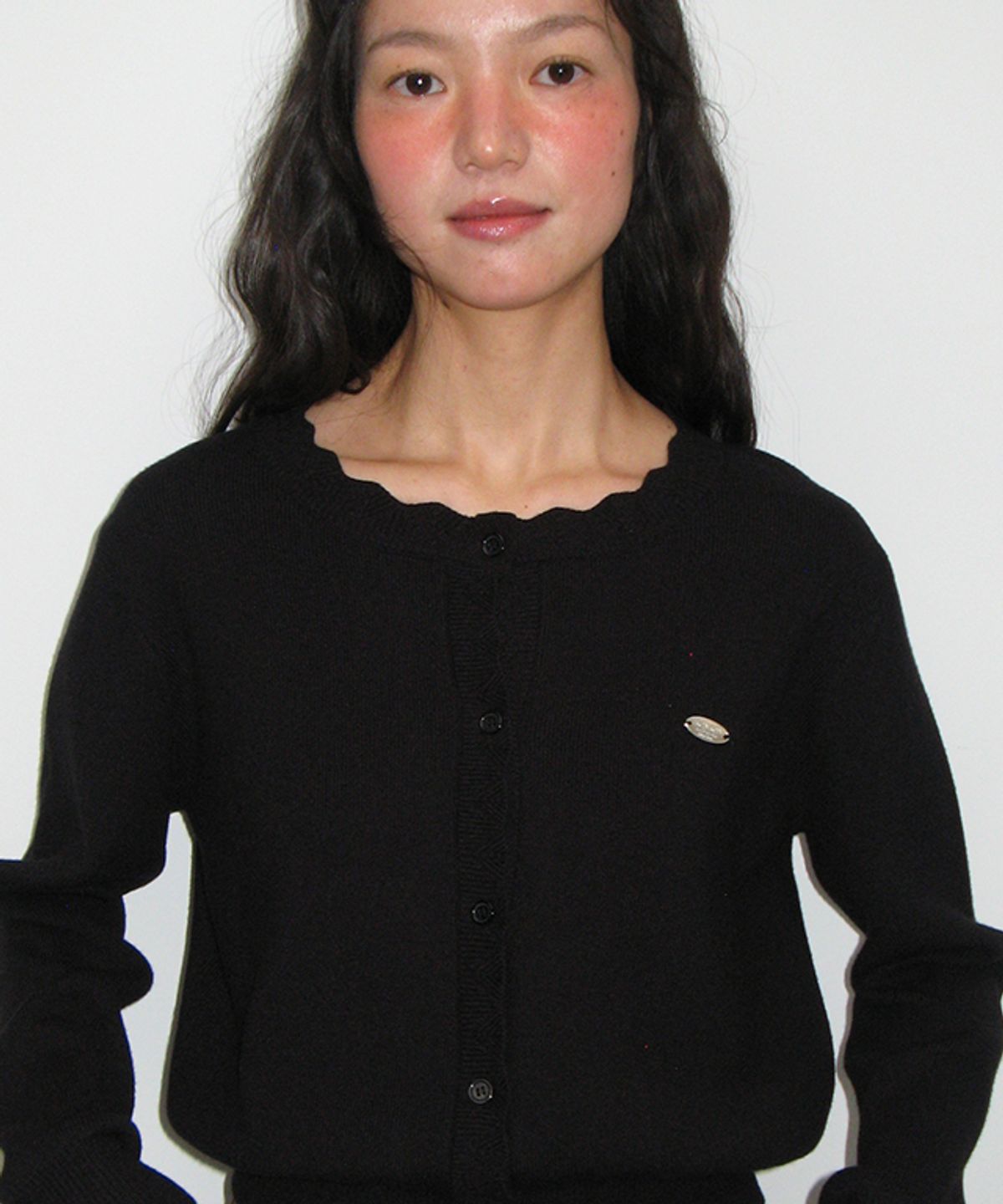 론론(RONRON) SCALLOP LINED BASIC KNIT CARDIGAN BLACK