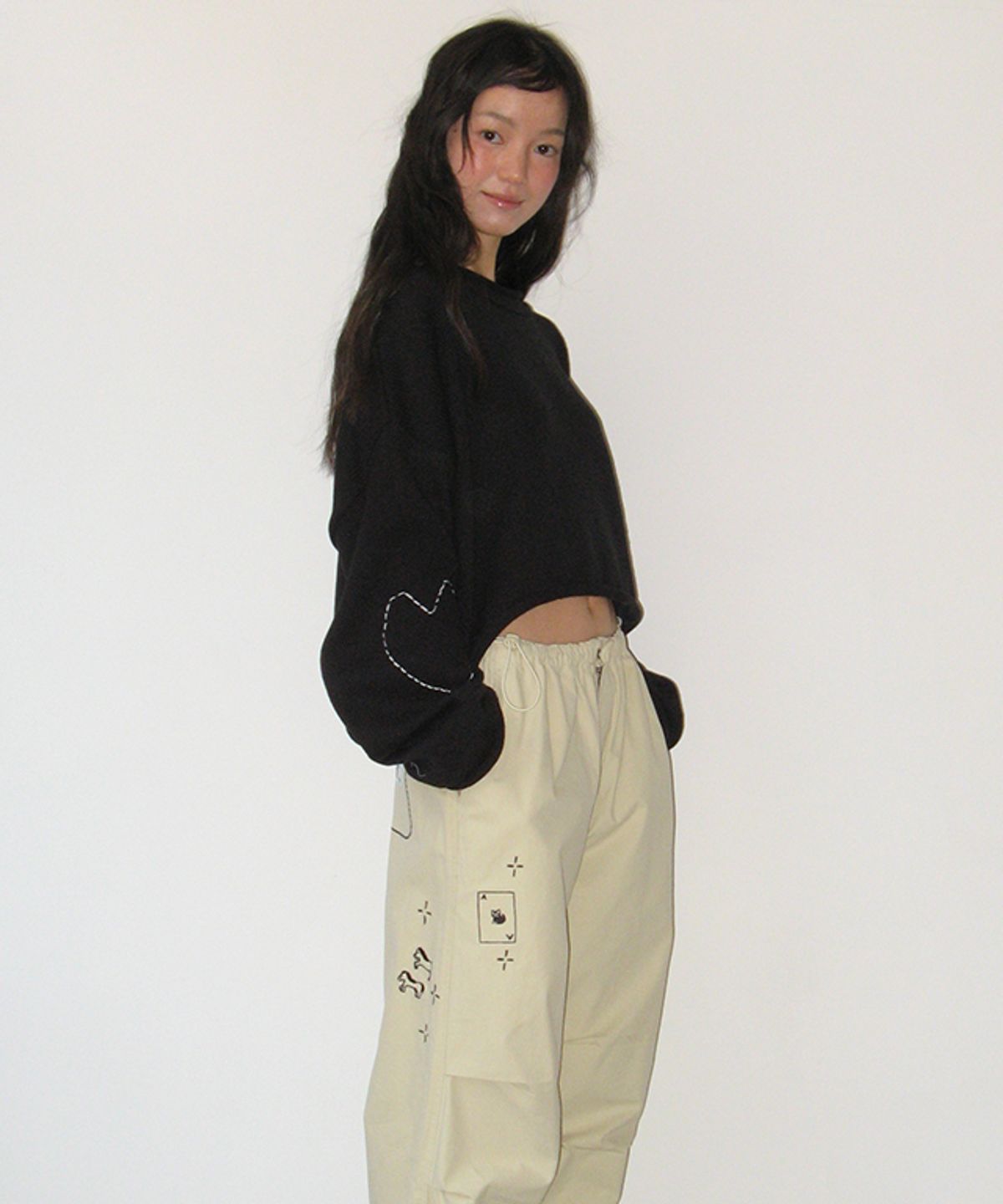 론론(RONRON) HEART STAR HAND STITCH OVERFIT CROP KNIT BLACK