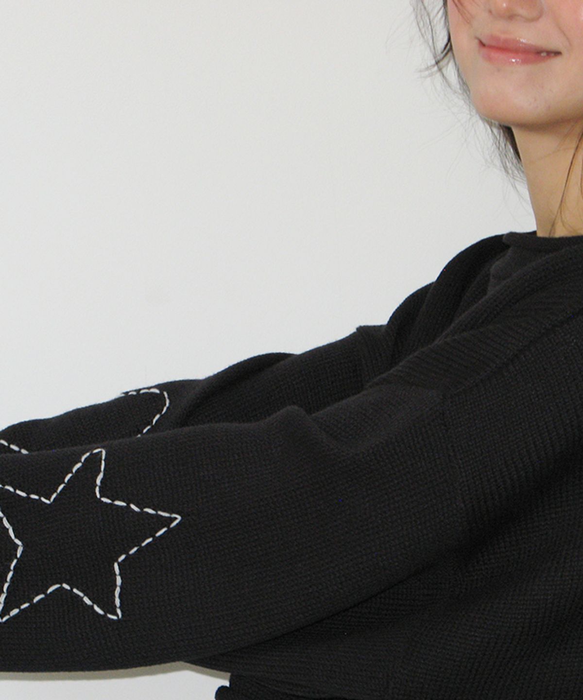 론론(RONRON) HEART STAR HAND STITCH OVERFIT CROP KNIT BLACK