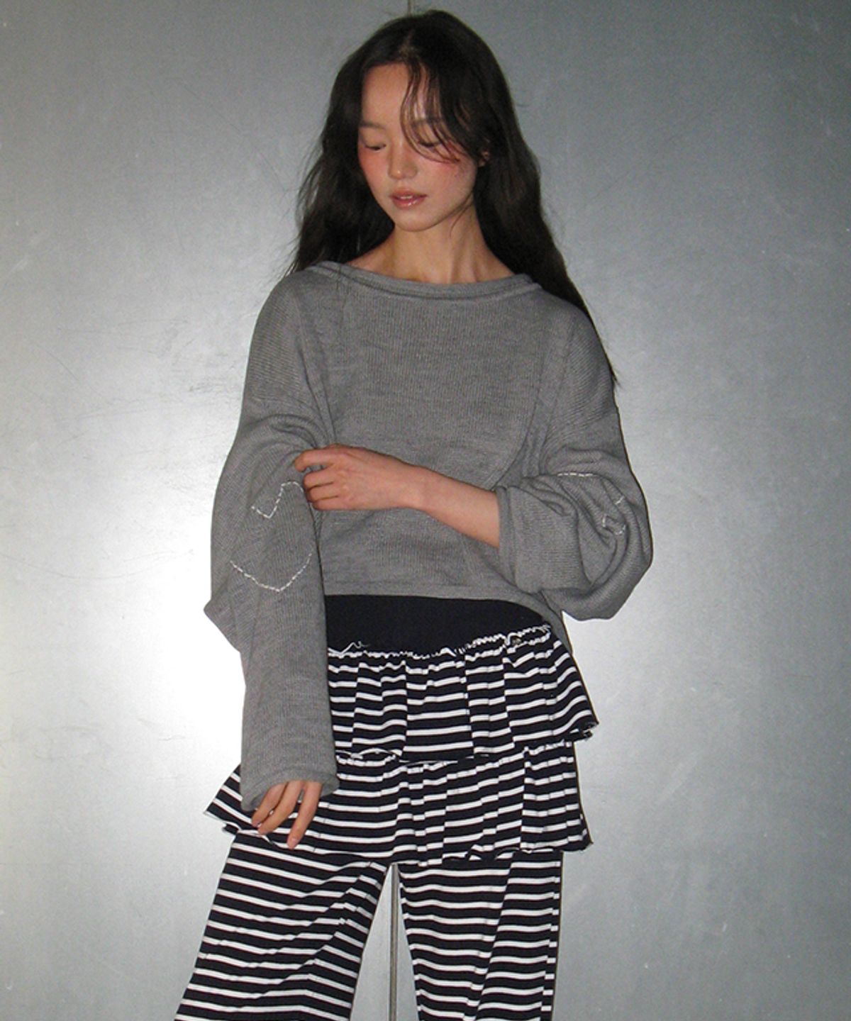 론론(RONRON) HEART STAR HAND STITCH OVERFIT CROP KNIT GREY