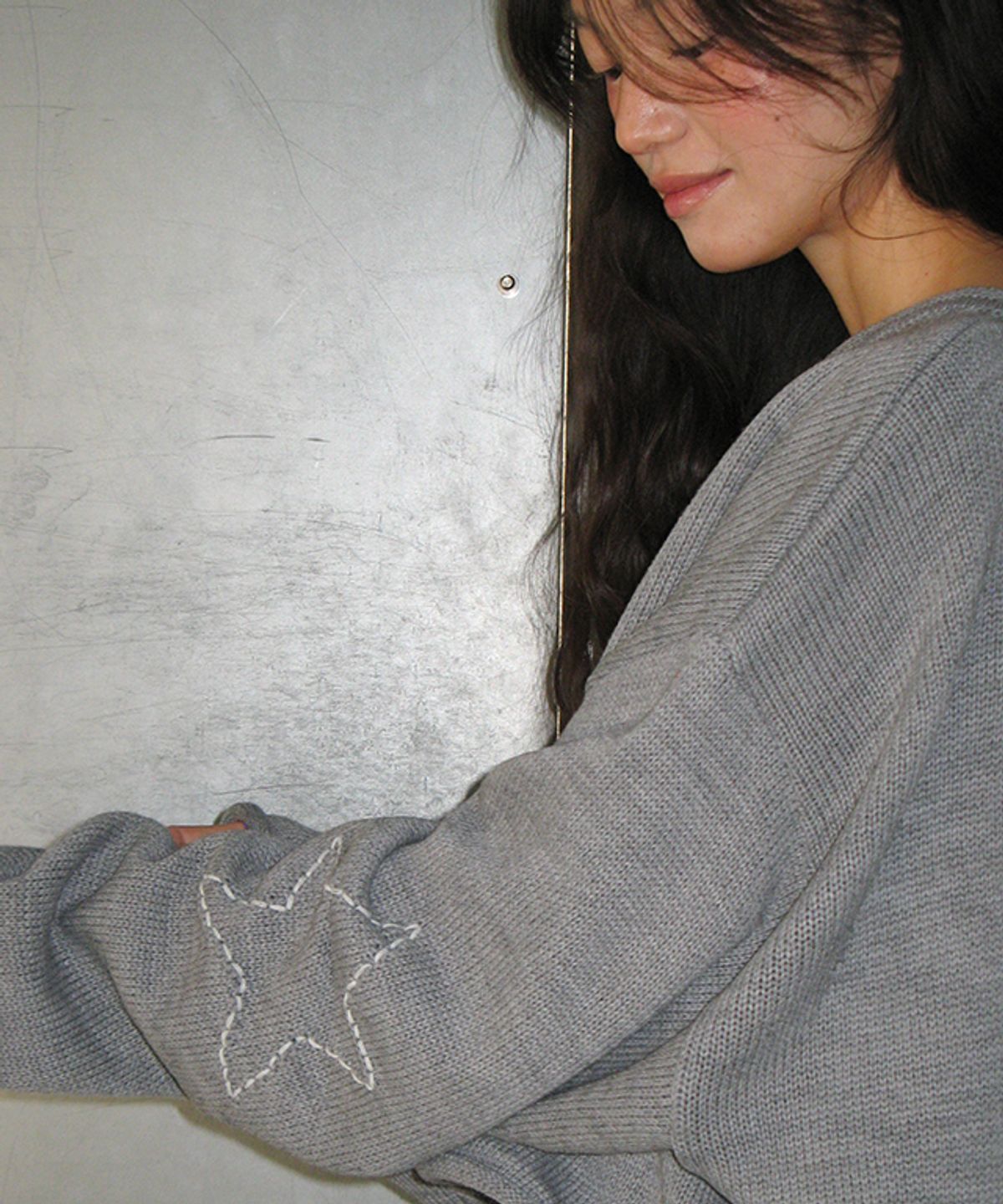 론론(RONRON) HEART STAR HAND STITCH OVERFIT CROP KNIT GREY