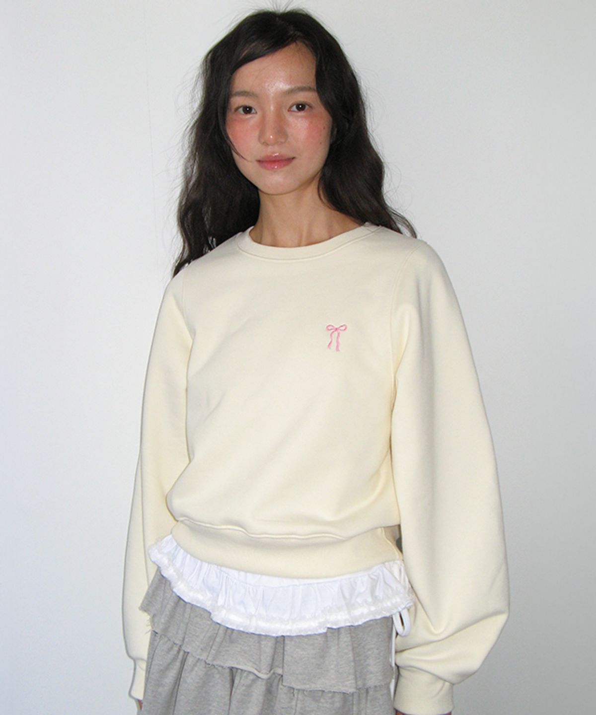 론론(RONRON) VOLUME SLEEVE RIBBON SWEATSHIRT CREAM