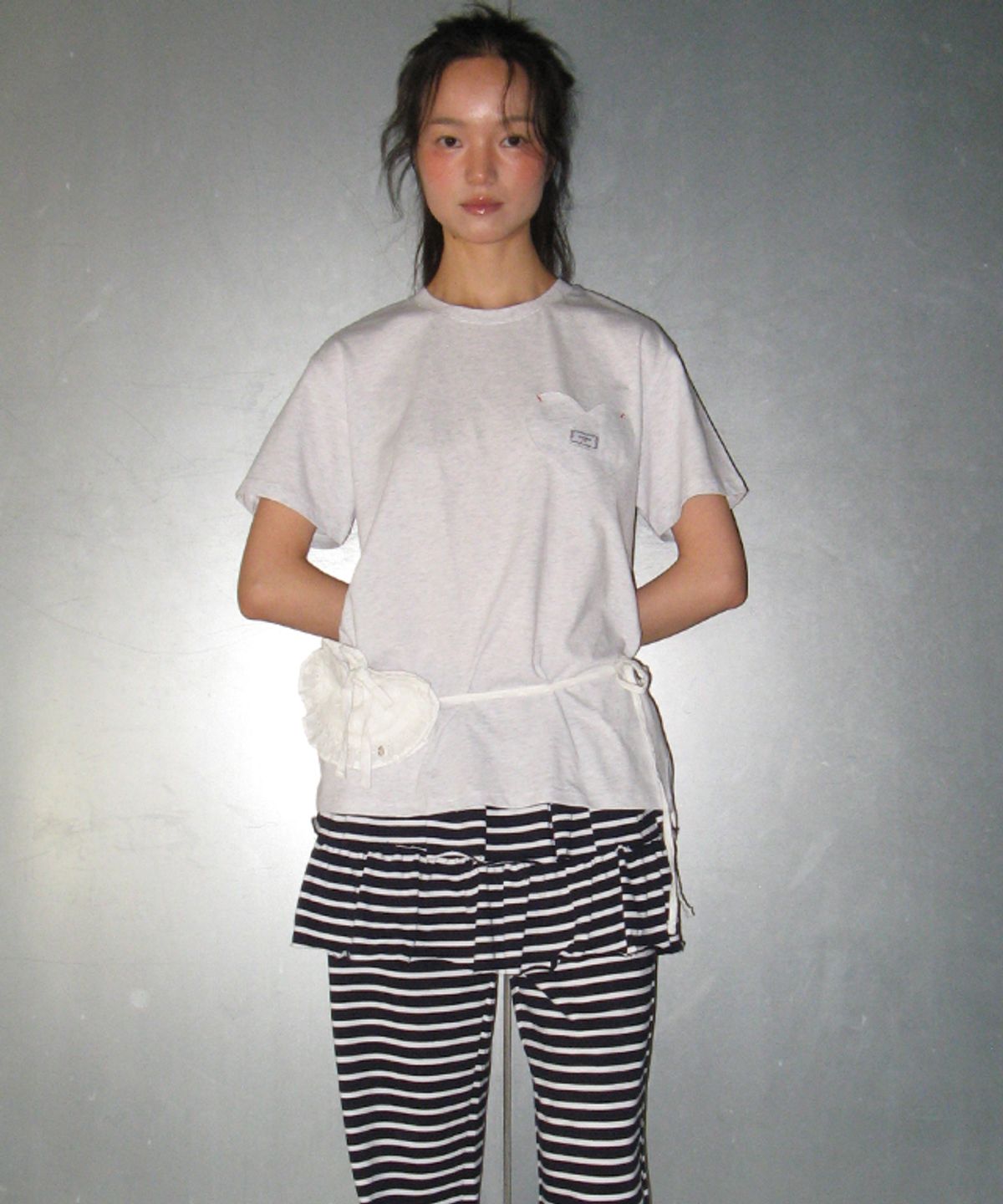 론론(RONRON) HEART POCKET OVER FIT SHORT SLEEVE T SHIRT WHITE MELANGE