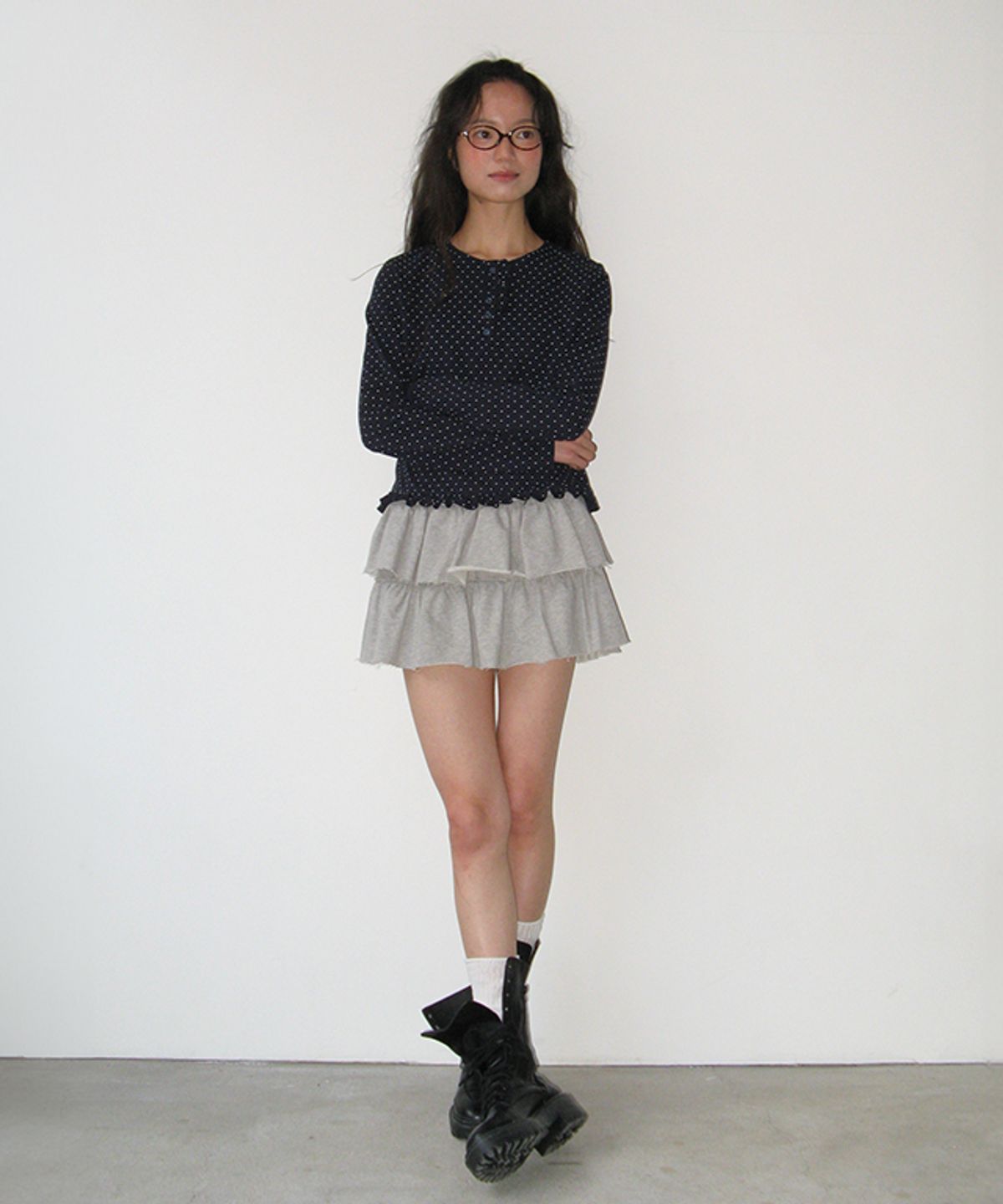 론론(RONRON) DOT RUFFLE LONG SLEEVE T SHIRT NAVY