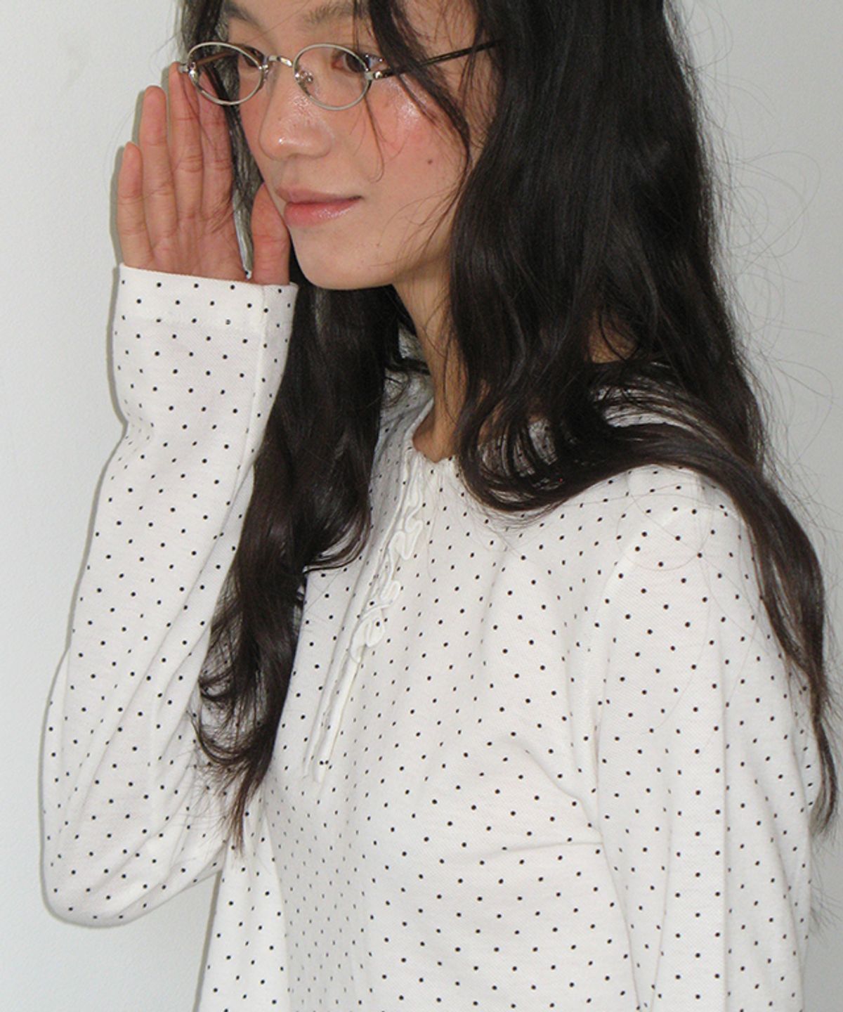 론론(RONRON) DOT RUFFLE LONG SLEEVE T SHIRT WHITE