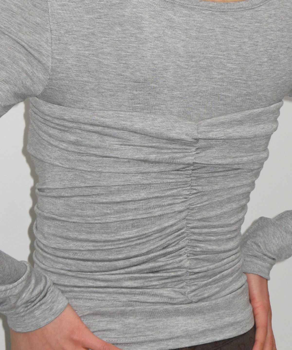 론론(RONRON) SHIRRING BUSTIER LONG SLEEVE T SHIRT GREY