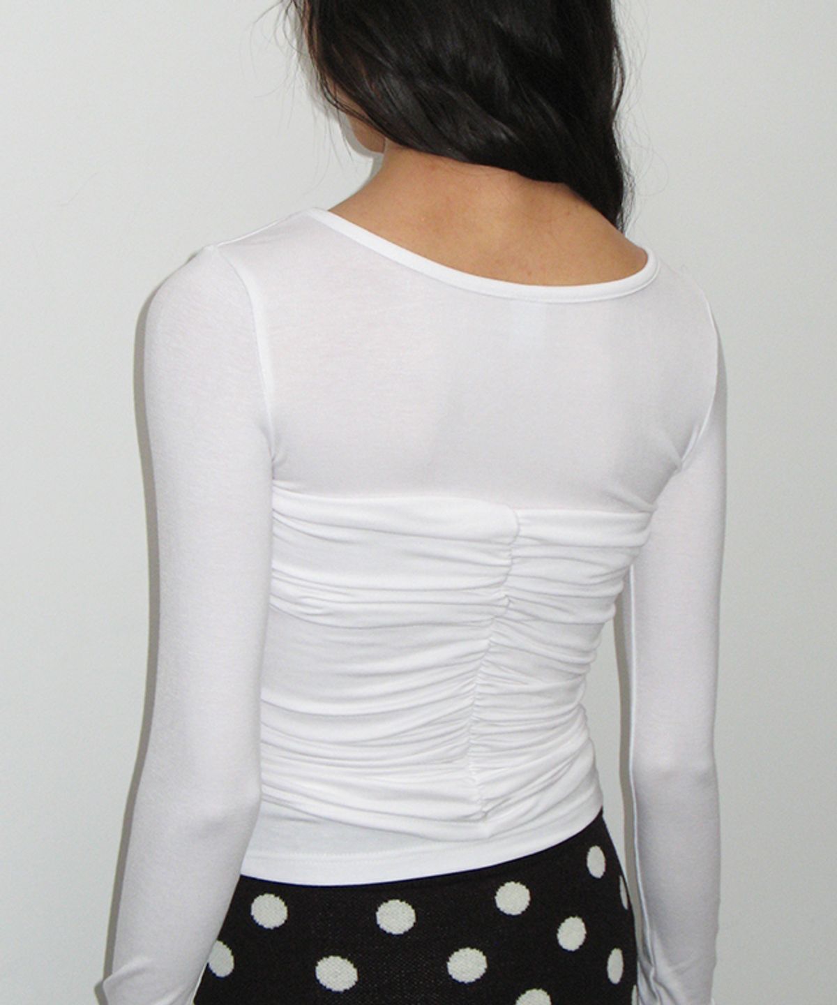 론론(RONRON) SHIRRING BUSTIER LONG SLEEVE T SHIRT WHITE