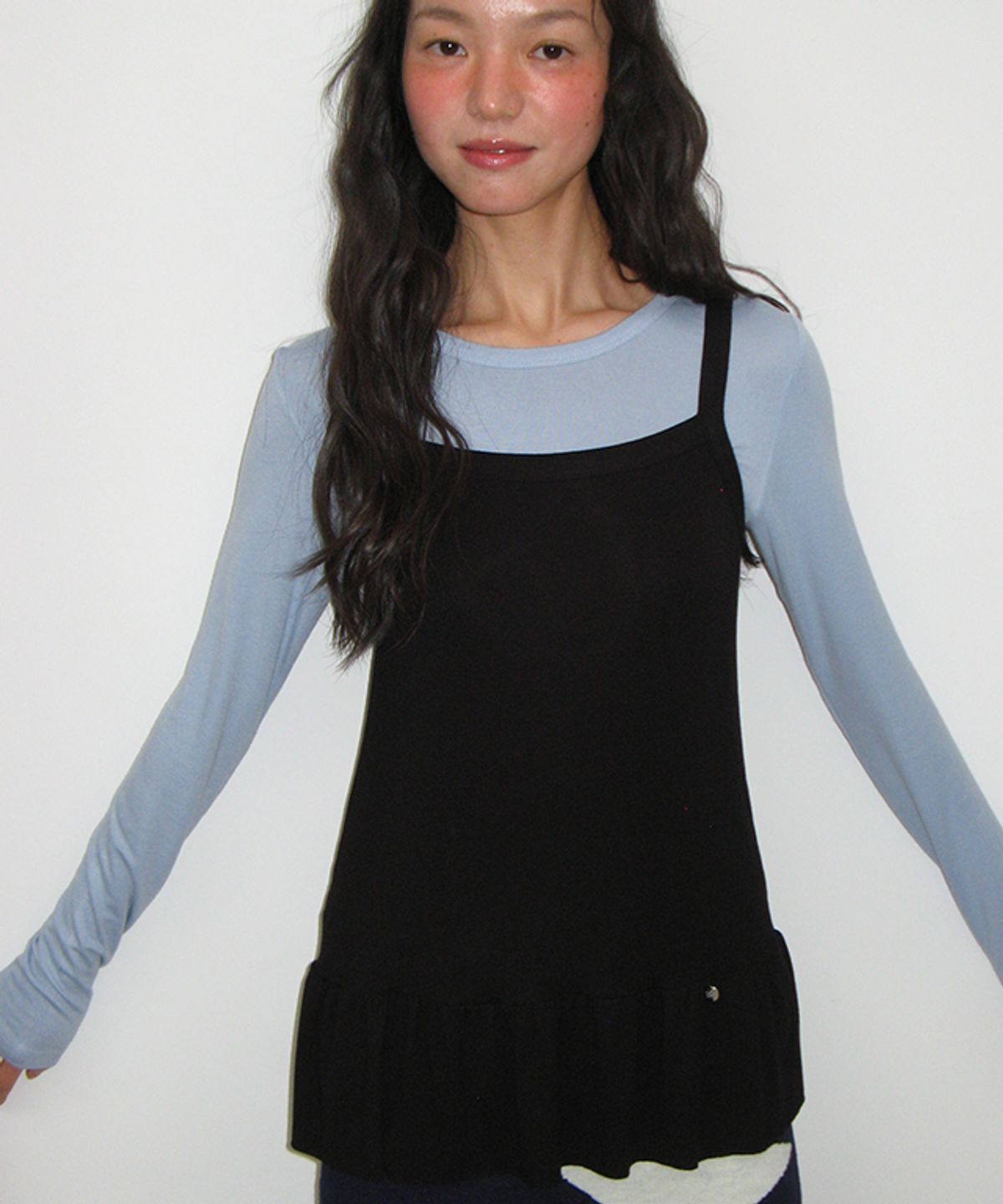 론론(RONRON) PENDANT RUFFLE LAYERED SLIM SLEEVELESS BLACK