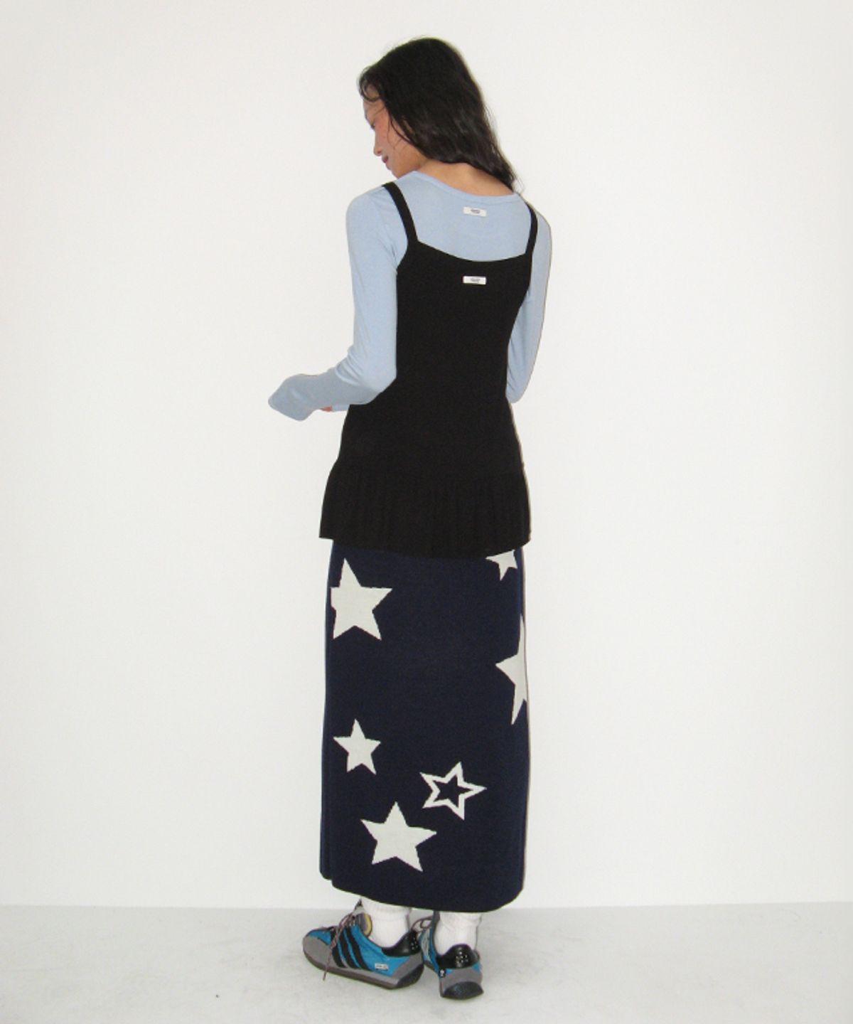 론론(RONRON) PENDANT RUFFLE LAYERED SLIM SLEEVELESS BLACK