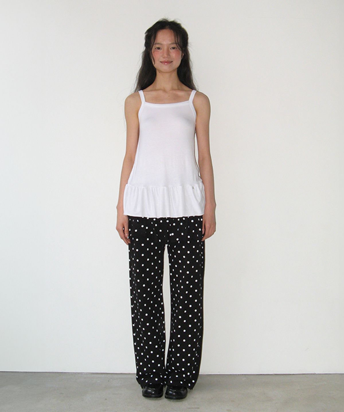 론론(RONRON) PENDANT RUFFLE LAYERED SLIM SLEEVELESS WHITE