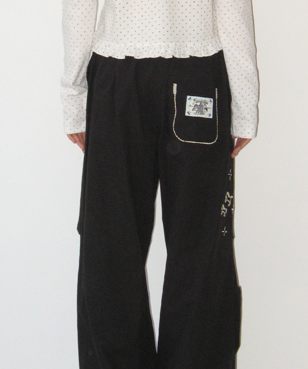 론론(RONRON) DRAWING STITCH PARACHUTE PANTS BLACK