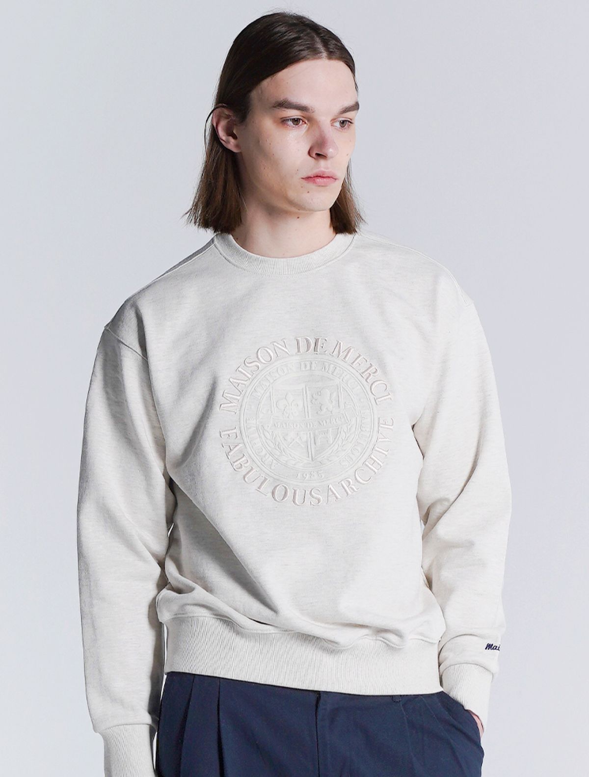라 메종 스튜디오(LA MAISON STUDIO) UNISEX 쉴드 패턴 맨투맨 오트밀(FCD1TS103M)