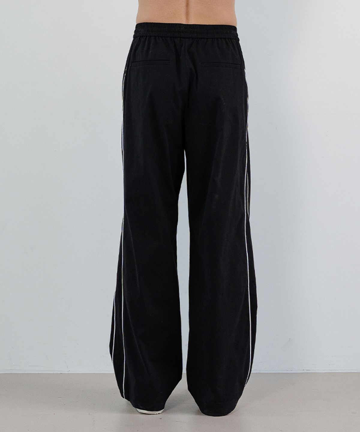 우석(WOOSUK) Piping Pleated Wide Pant (Black)