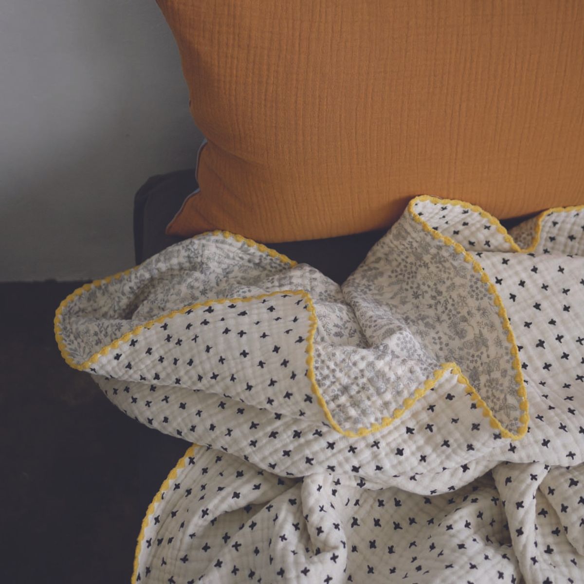 봄봄패브릭스(BOMBOM FABRICS) 6layer gauze blanket (gray small flower + black cross), 6중 거즈 블랭킷