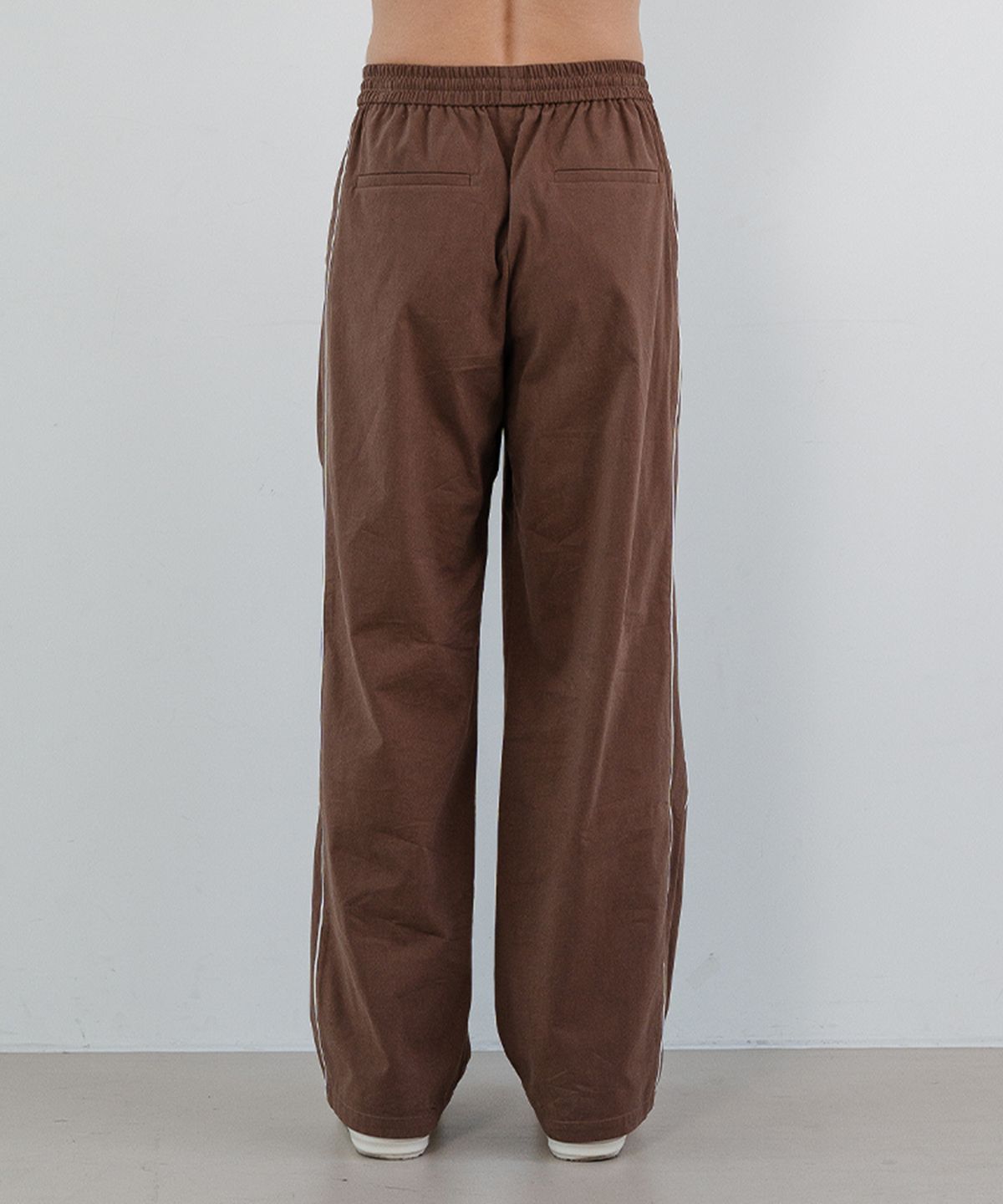 우석(WOOSUK) Piping Pleated Wide Pant (Brown)
