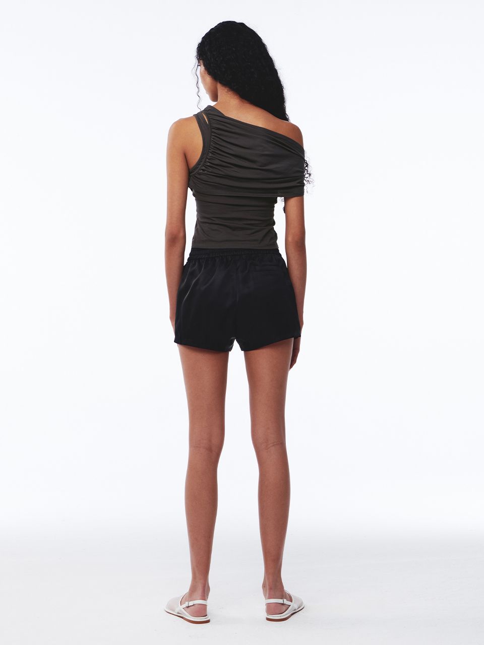 MUSINSA | KIJUN Shirring One Shoulder Top Charcoal